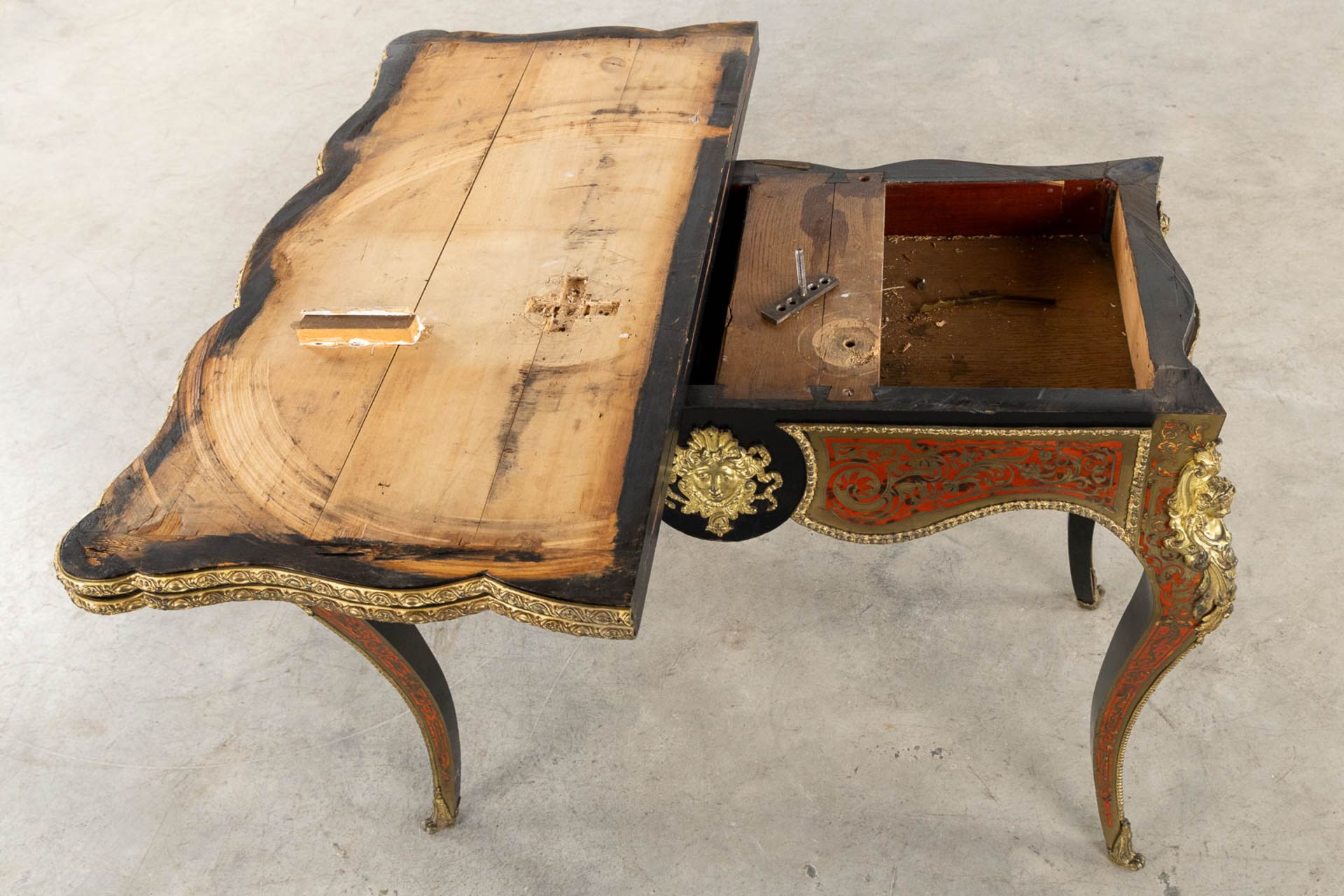 A 'Boulle inlay' card playing table mounted with gilt bronze, Napoleon 3, 19th C. (L:45 x W:87 x H:7 - Bild 9 aus 16