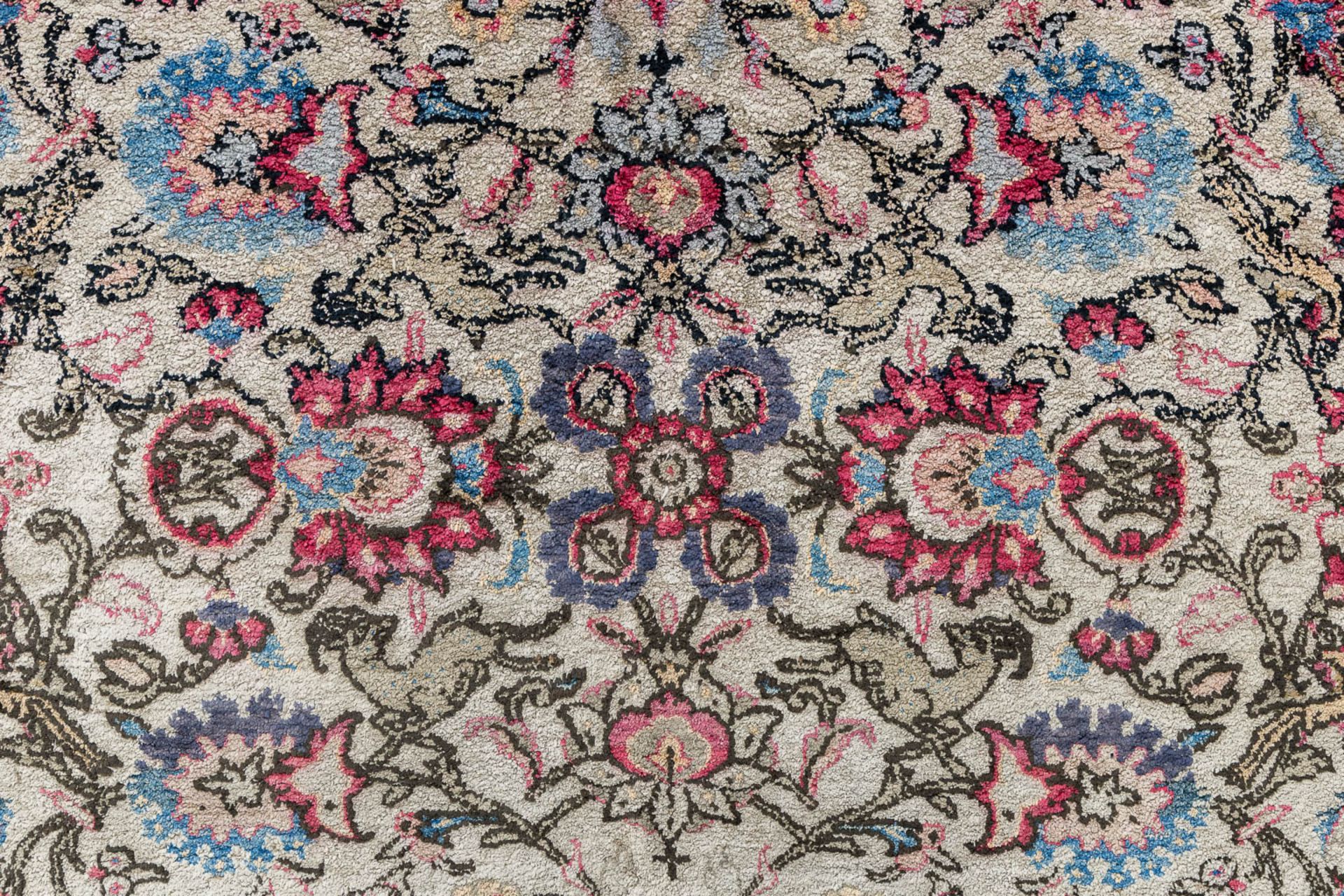 An Oriental hand-made carpet, Kashan, silk. (L:210 x W:135 cm) - Bild 6 aus 9