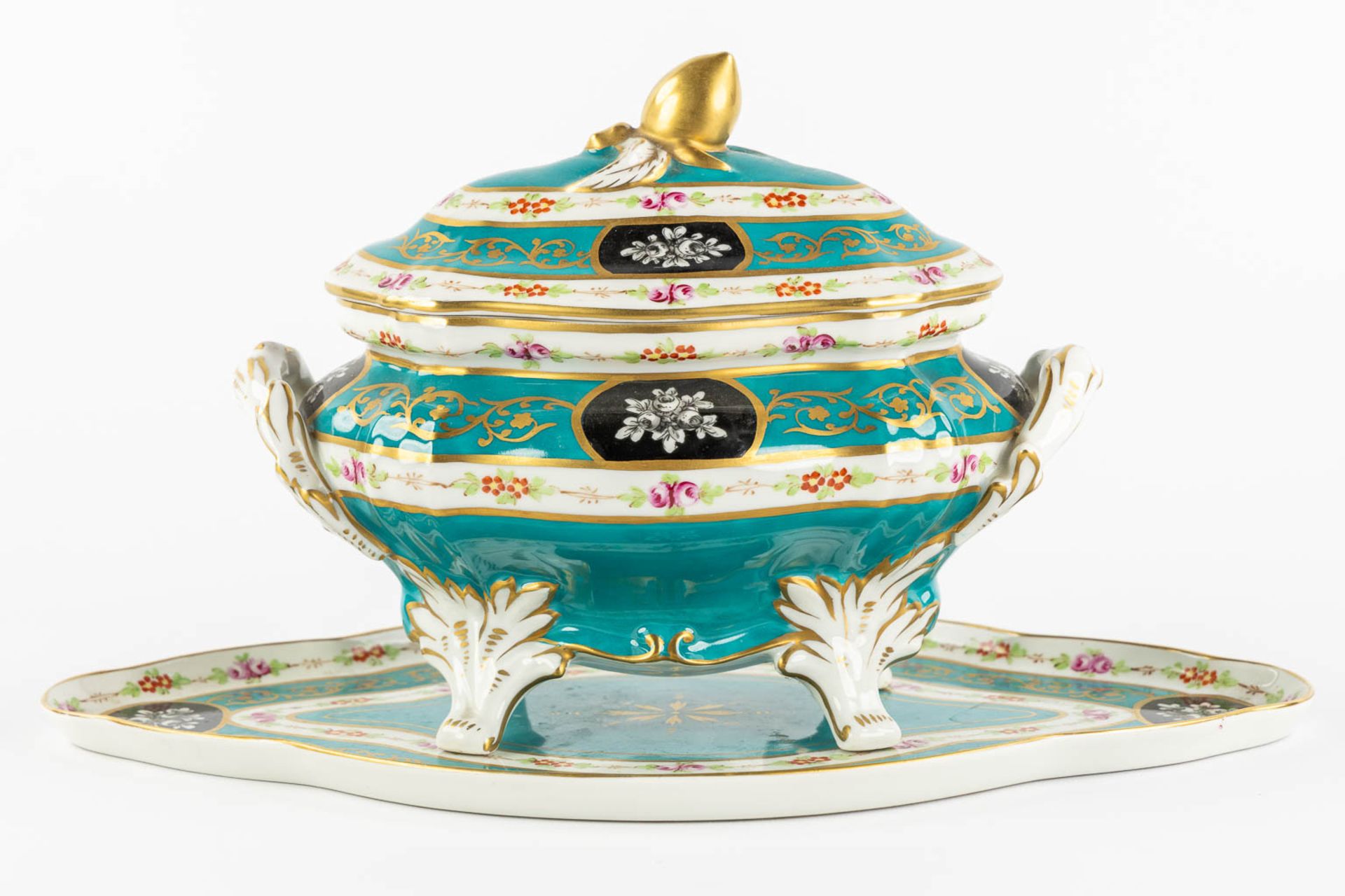 Pillivuyt, Paris, a tureen on a plate and an oval bowl. 20th C. (L:23 x W:36 x H:20 cm) - Bild 11 aus 21