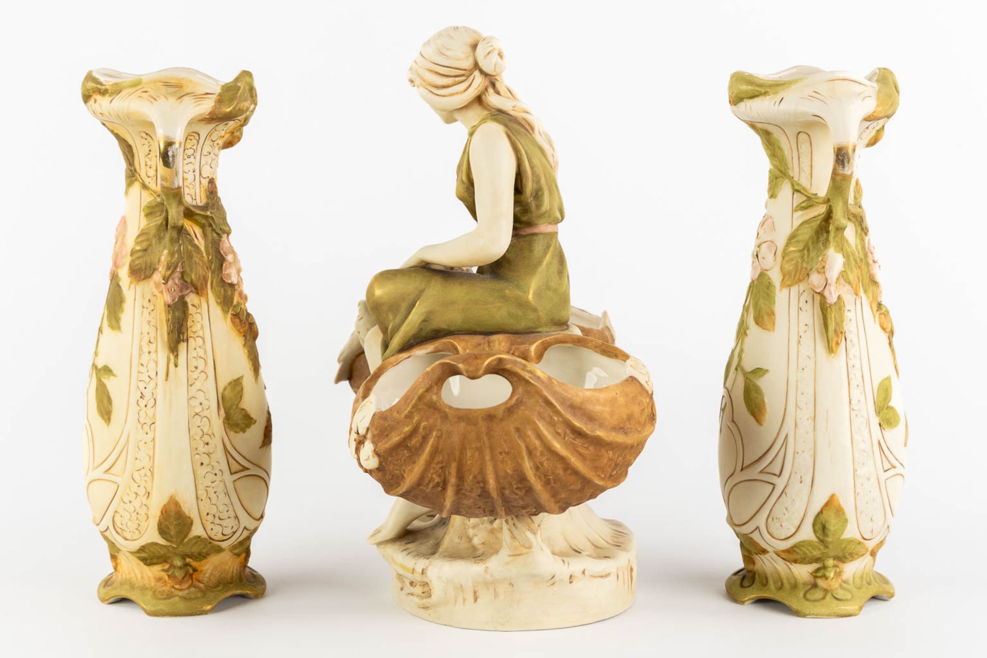 Royal Dux, a pair of vases and a lady with two baskets. Polychrome porcelain. (L:17 x W:36 x H:32 cm - Bild 6 aus 15