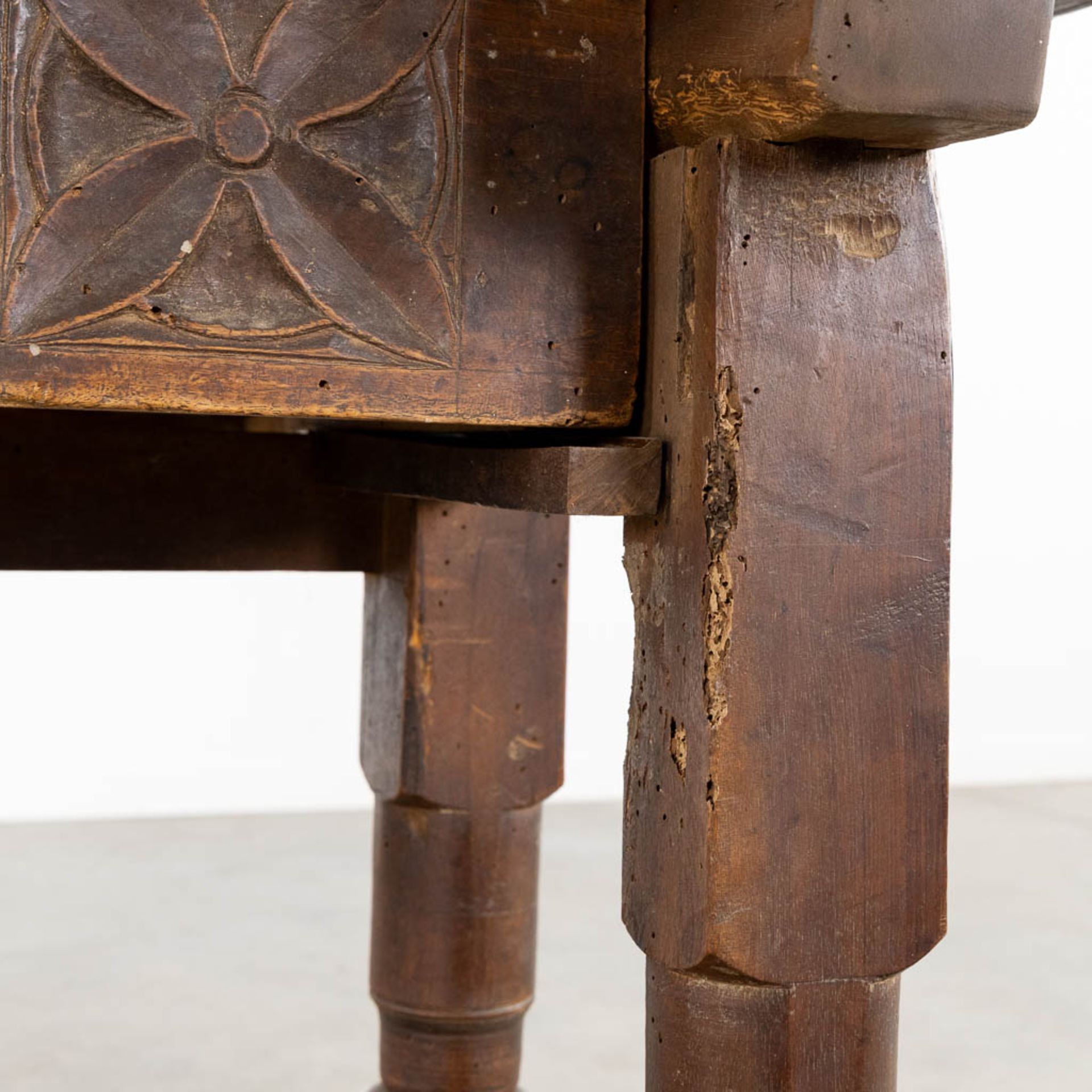 An antique side table, sculptured wood. (L:46 x W:97 x H:76 cm) - Bild 12 aus 14