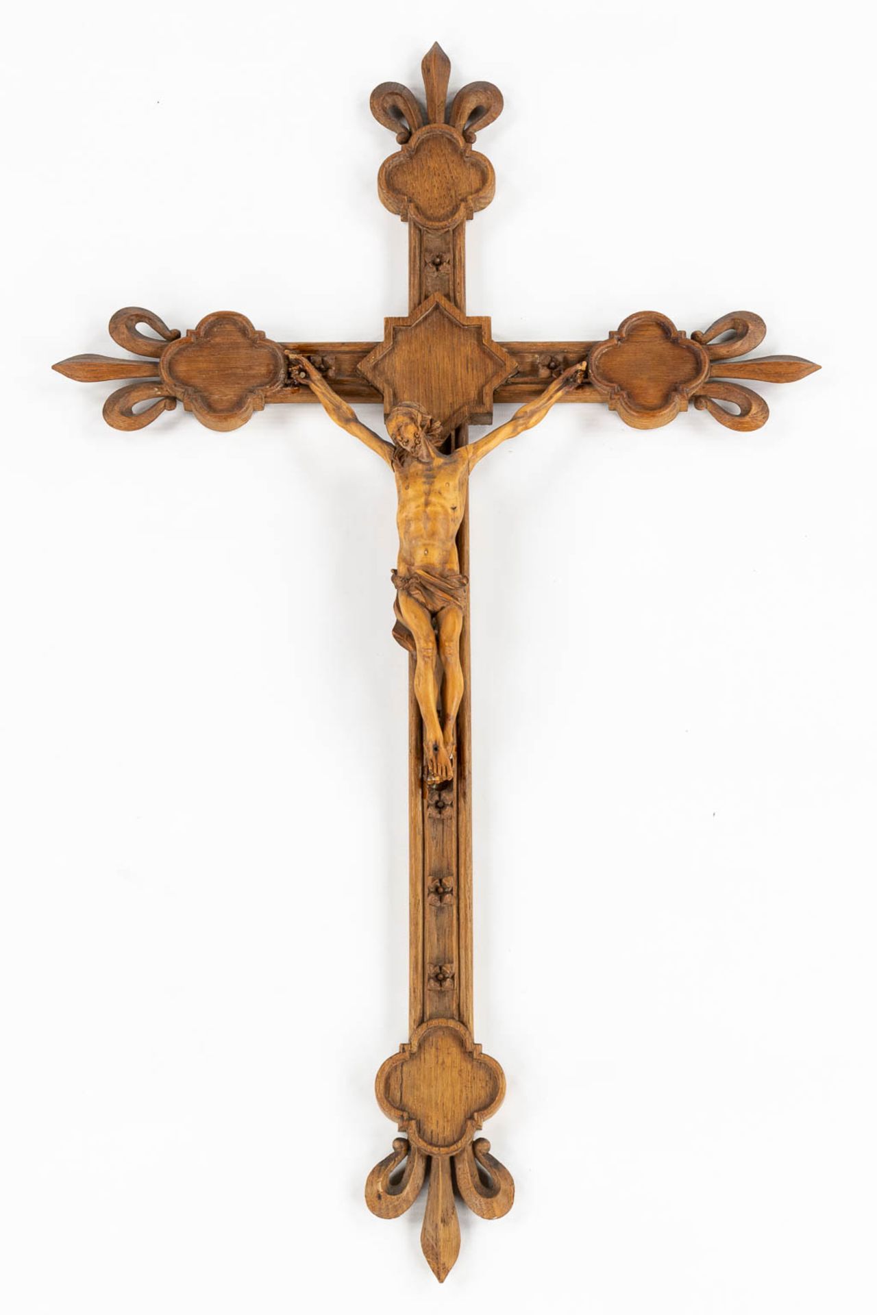 Three large crucifixes, sculptured wood and plaster. (W:46 x H:115 cm) - Bild 8 aus 9