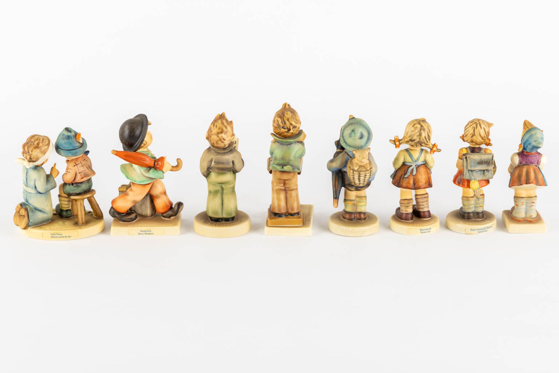 Hummel, 15 figurines, polychrome porcelain. (H:13,5 cm) - Image 7 of 9
