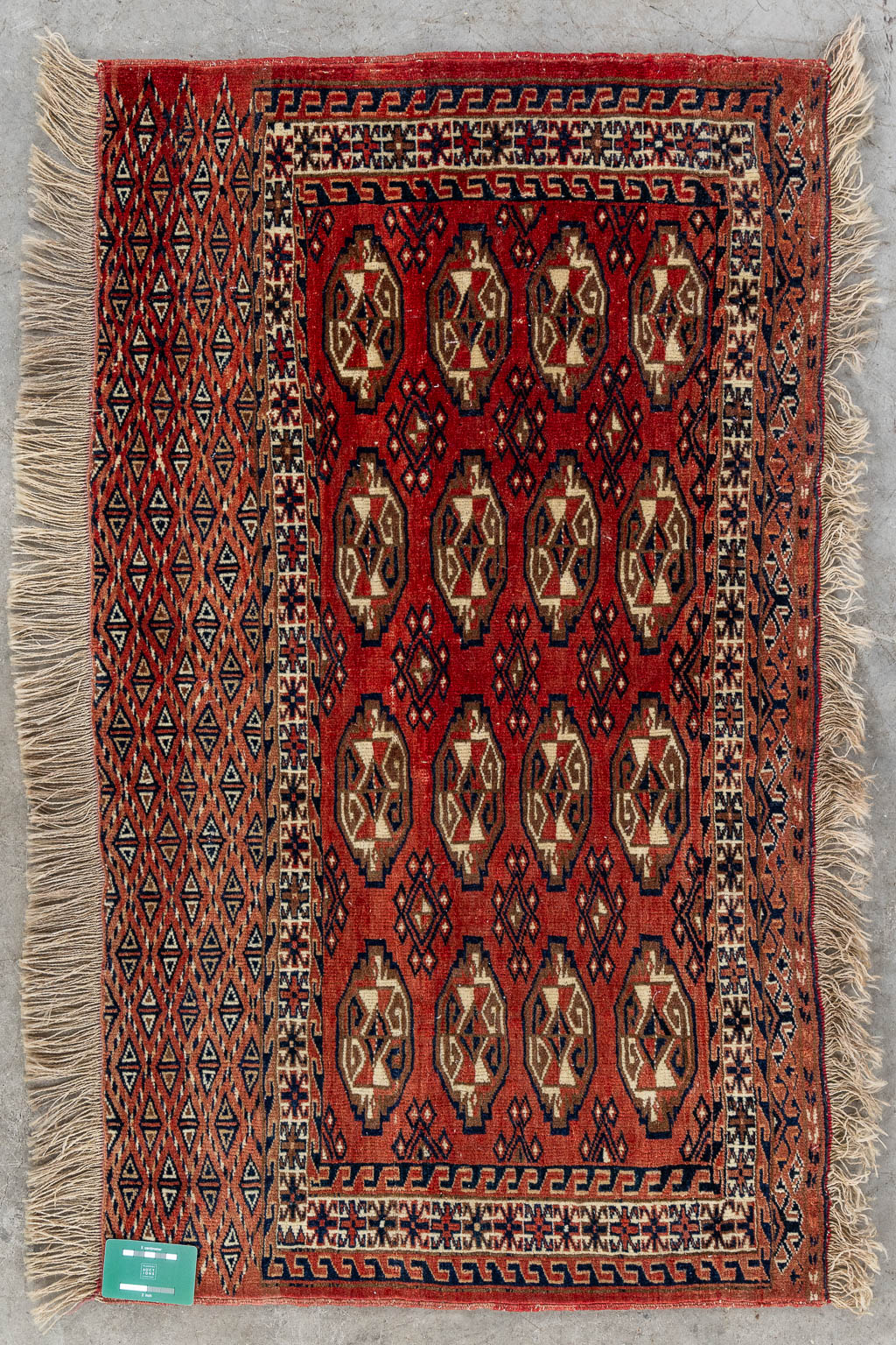 An Oriental hand-made carpet, Turkman Yomut. (L:70 x W:117 cm) - Image 2 of 6