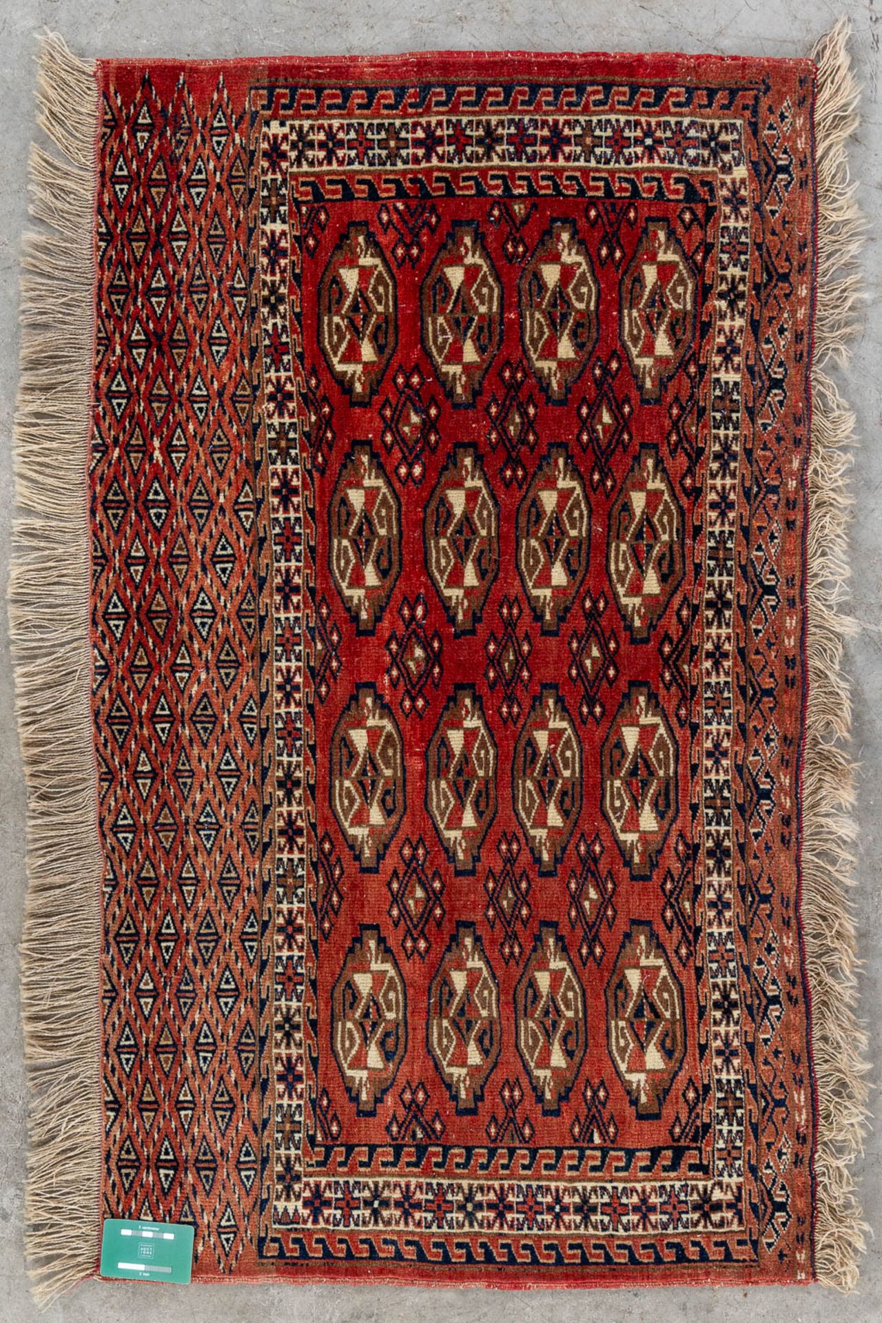 An Oriental hand-made carpet, Turkman Yomut. (L:70 x W:117 cm) - Bild 2 aus 6