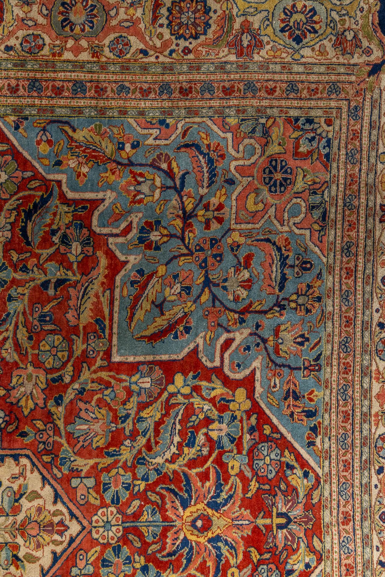 An Oriental hand-made carpet, Ghoum. (L:264 x W:353 cm) - Bild 5 aus 9