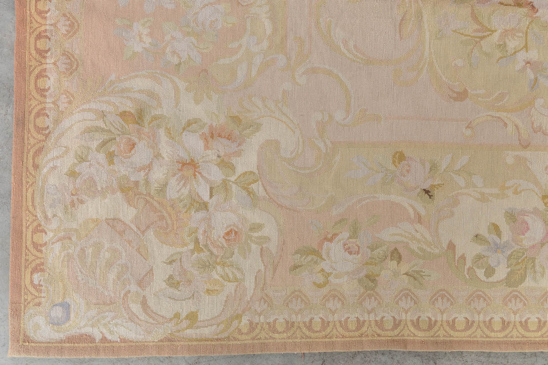 A pair of large Aubusson carpets. (L:304 x W:240 cm) - Bild 15 aus 21