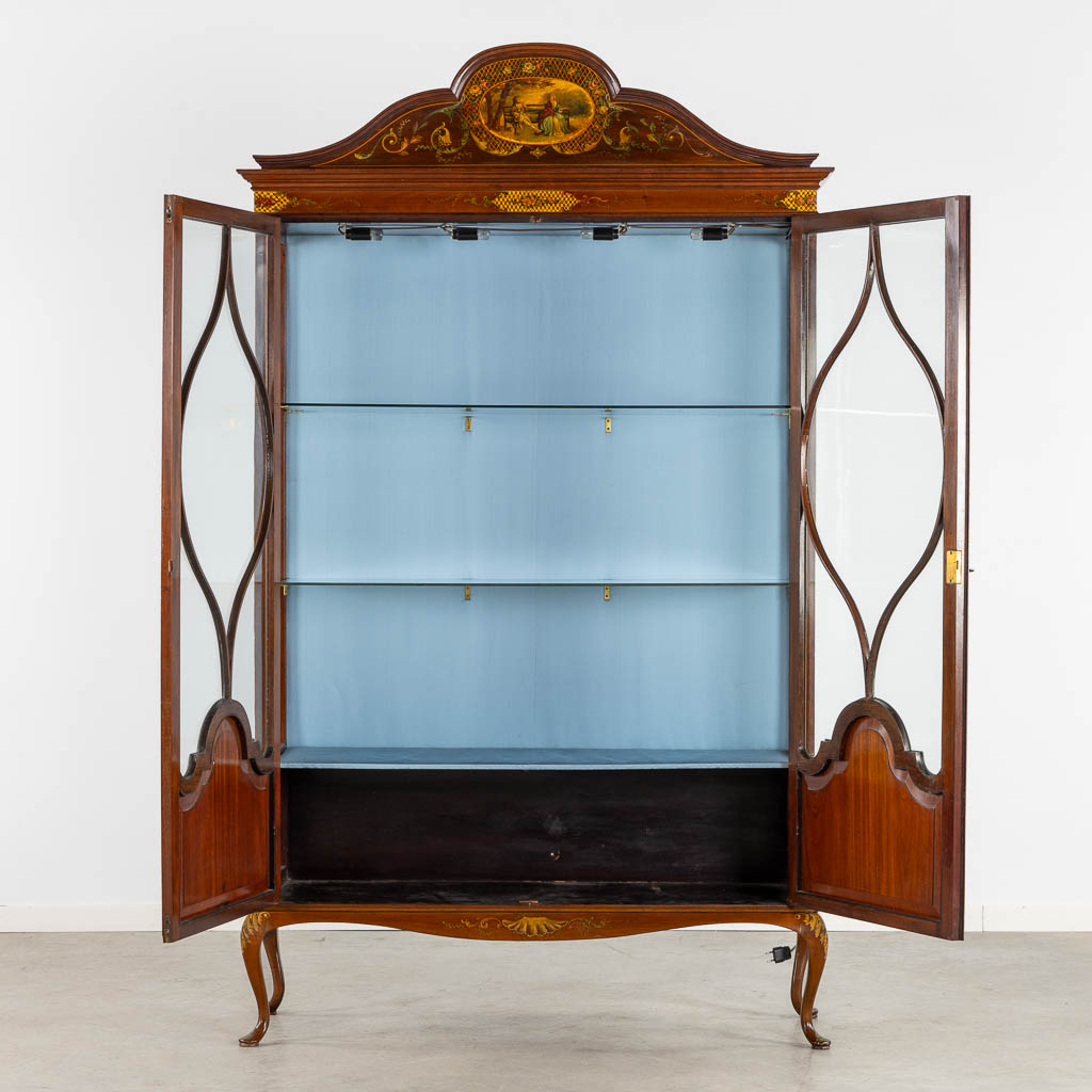 An attractive English display cabinet, hand-painted decors. Circa 1920. (L:39 x W:124 x H:210 cm) - Image 3 of 13