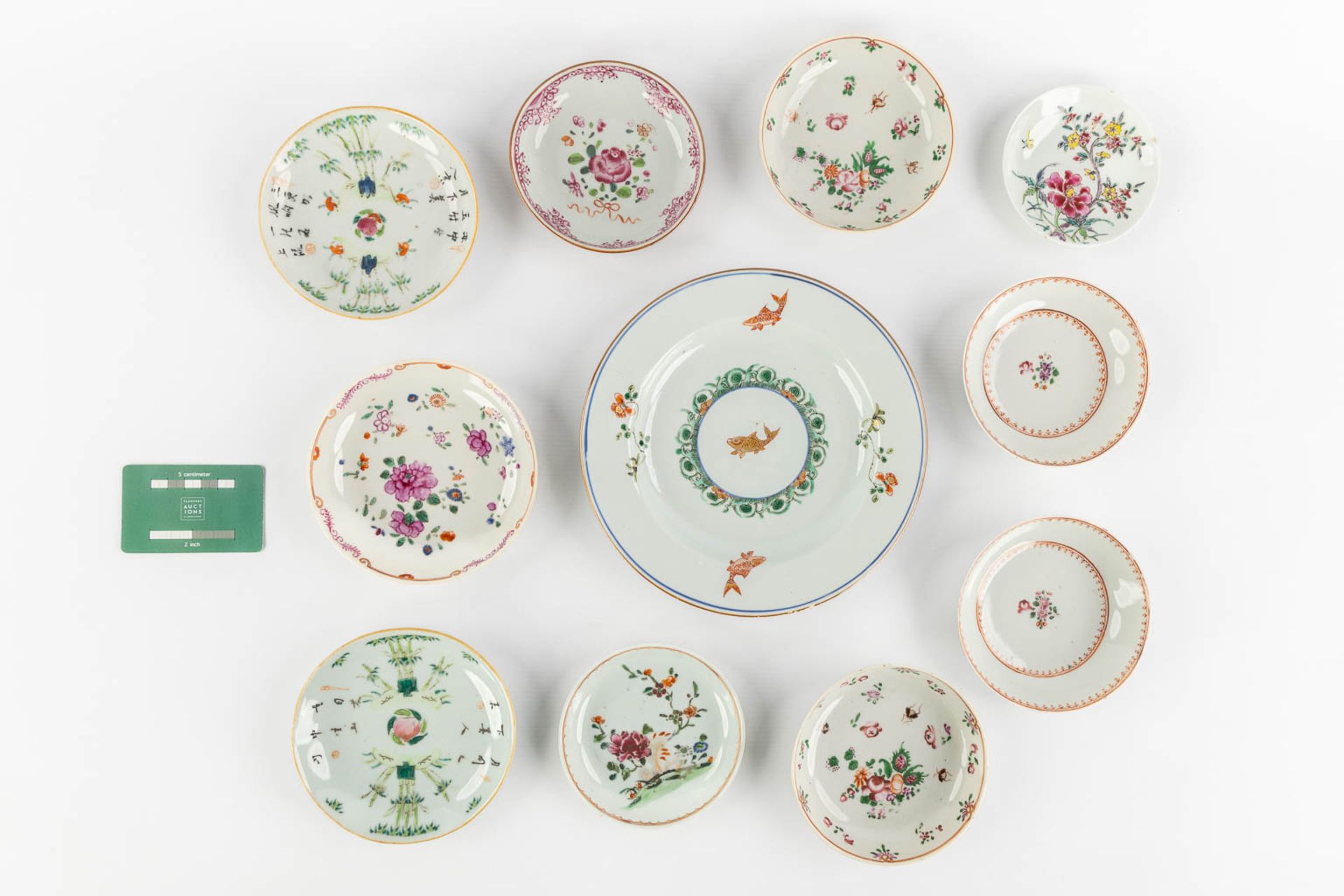 Ten Chinese Famille Rose plates, Carp and flowers. Kangxi or later. (D:22 cm) - Bild 2 aus 13