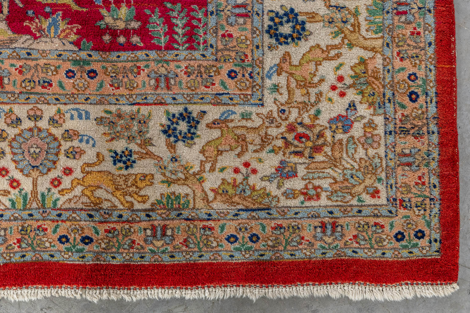 A large Oriental hand made carpet, hunting scènes, Tabriz. (L:329 x W:252 cm) - Image 6 of 16