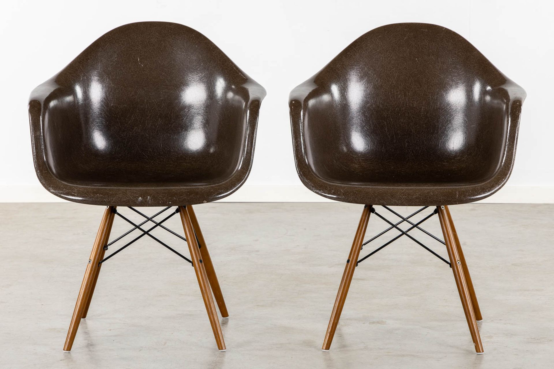 Charles &amp; Ray EAMES (XX-XXI) 'Eames Fibreglass Armchair DAW'. Herman Miller. (L:57 x W:65 x H:85 - Image 3 of 14