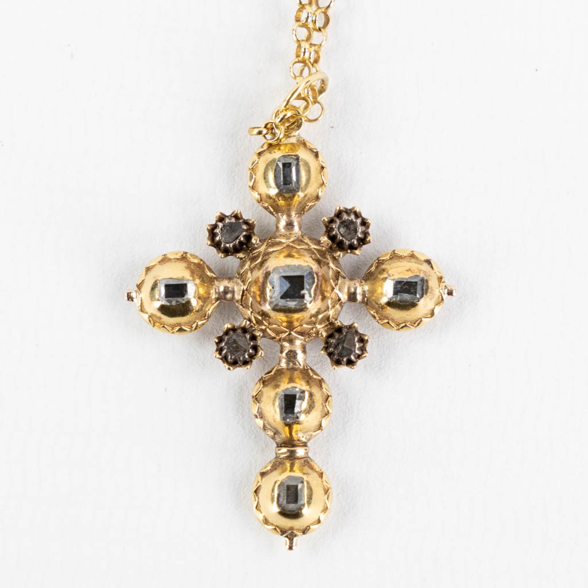 Three antique pendants in the shape of a crucifix, with old-cut diamonds. 18kt white and yelow gold. - Image 8 of 9