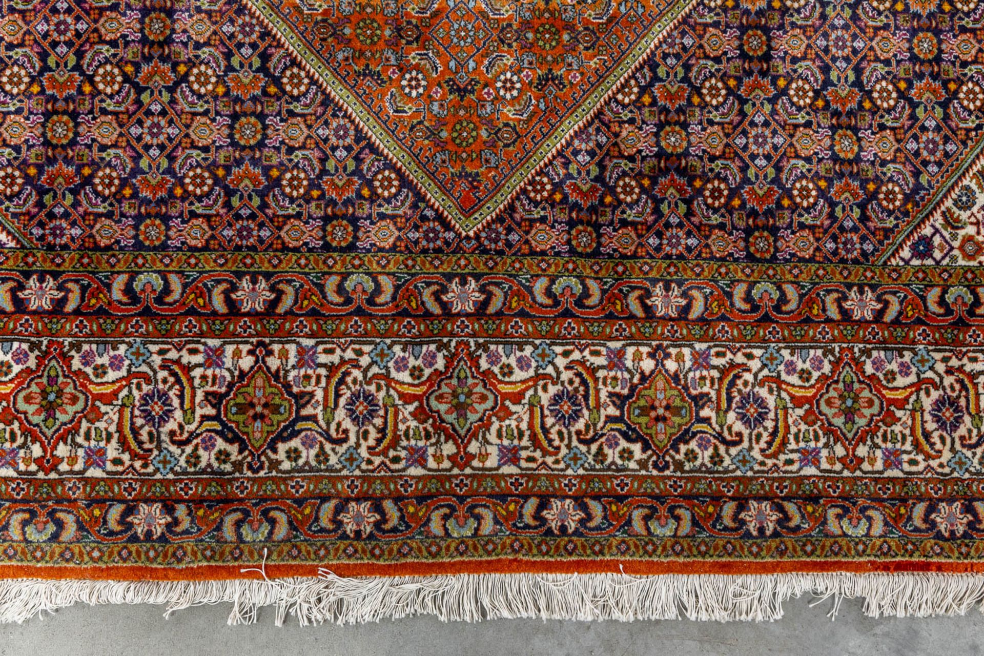 An Oriental hand-made carpet, Bidjar. (L:354 x W:253 cm) - Bild 4 aus 10