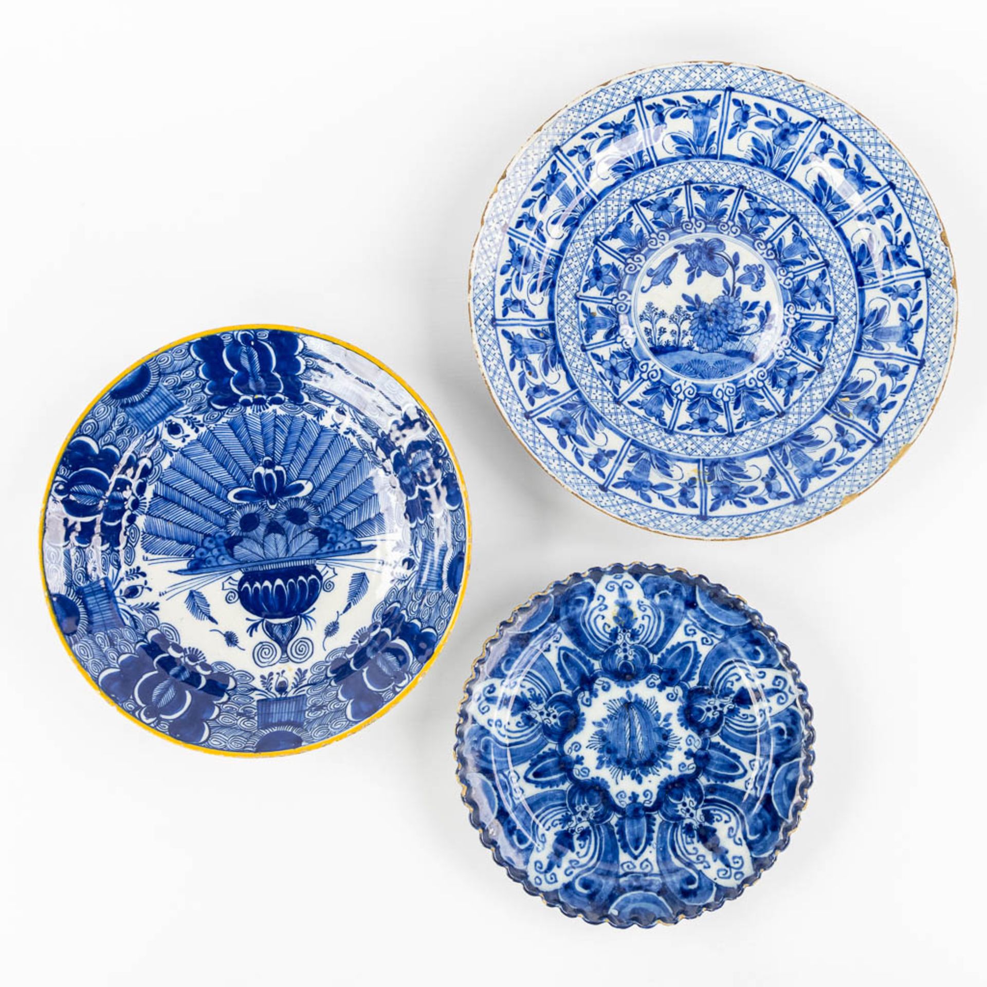 Delft, a collection of table accessories and plates. (L:11 x W:30 x H:28 cm) - Image 3 of 18