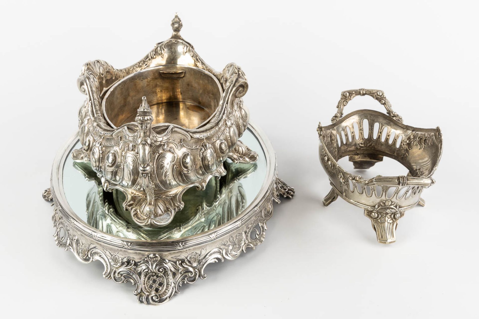 A large table centerpiece, silver, Germany. Added a basket. Circa 1900. (L:38 x W:54 x H:23 cm) - Bild 6 aus 12