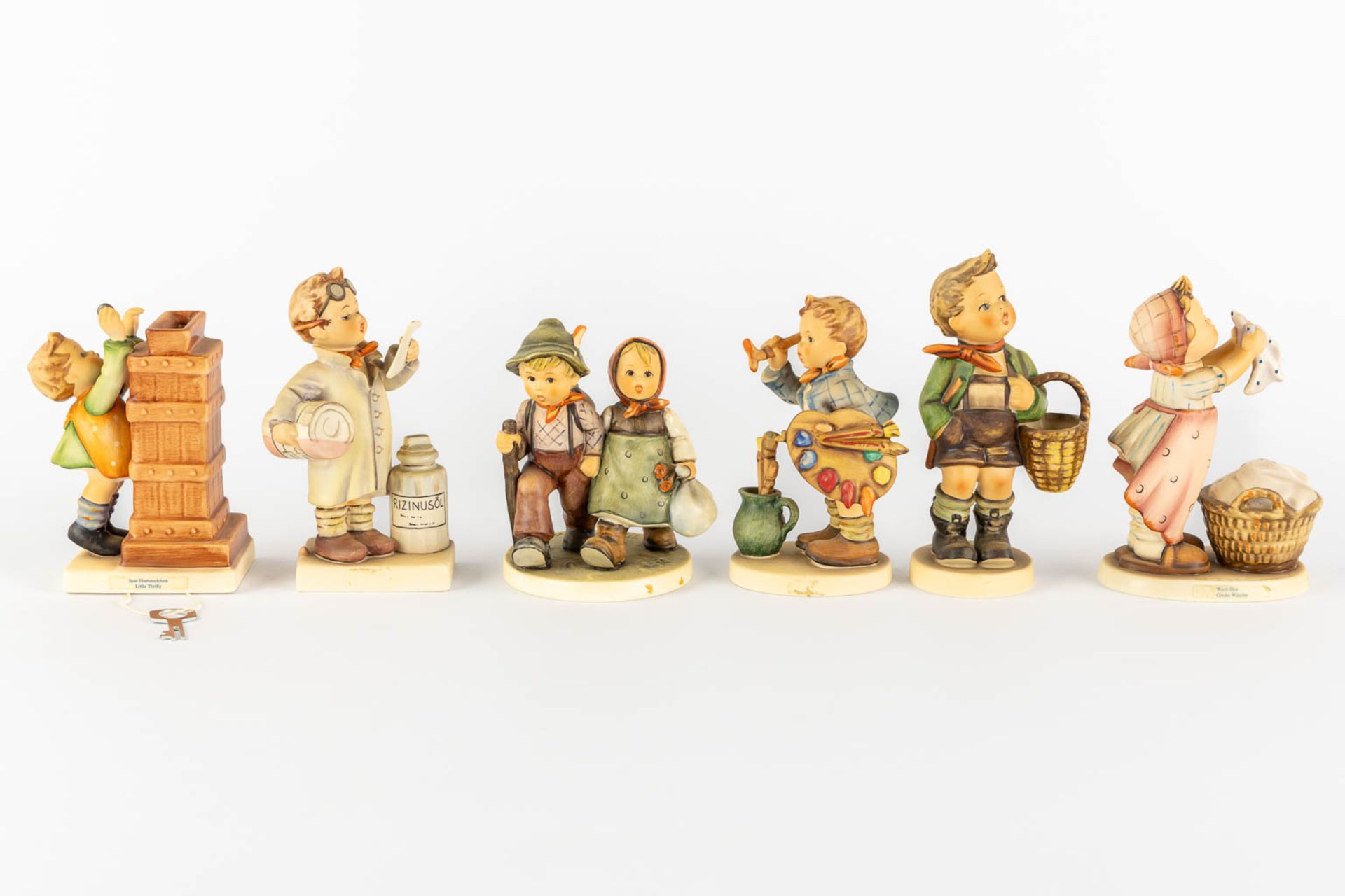 Hummel, 12 figurines, polychrome porcelain. (H:16 cm) - Bild 3 aus 9