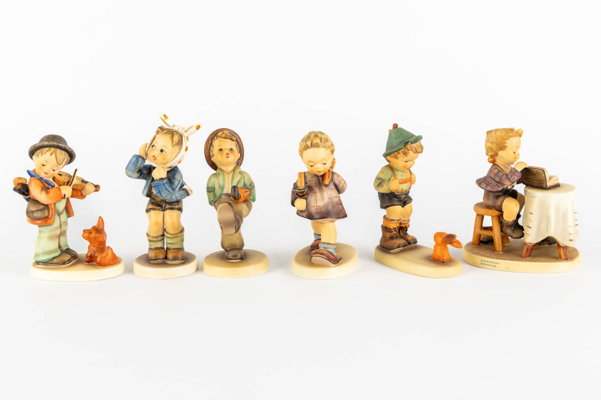 Hummel, 12 figurines, polychrome porcelain. (H:16 cm) - Bild 7 aus 9