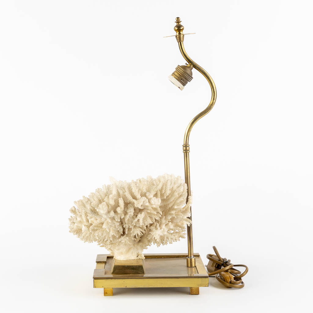 A decorative table lamp with a white coral. Circa 1980. (L:25 x W:39 x H:49 cm) - Image 4 of 10