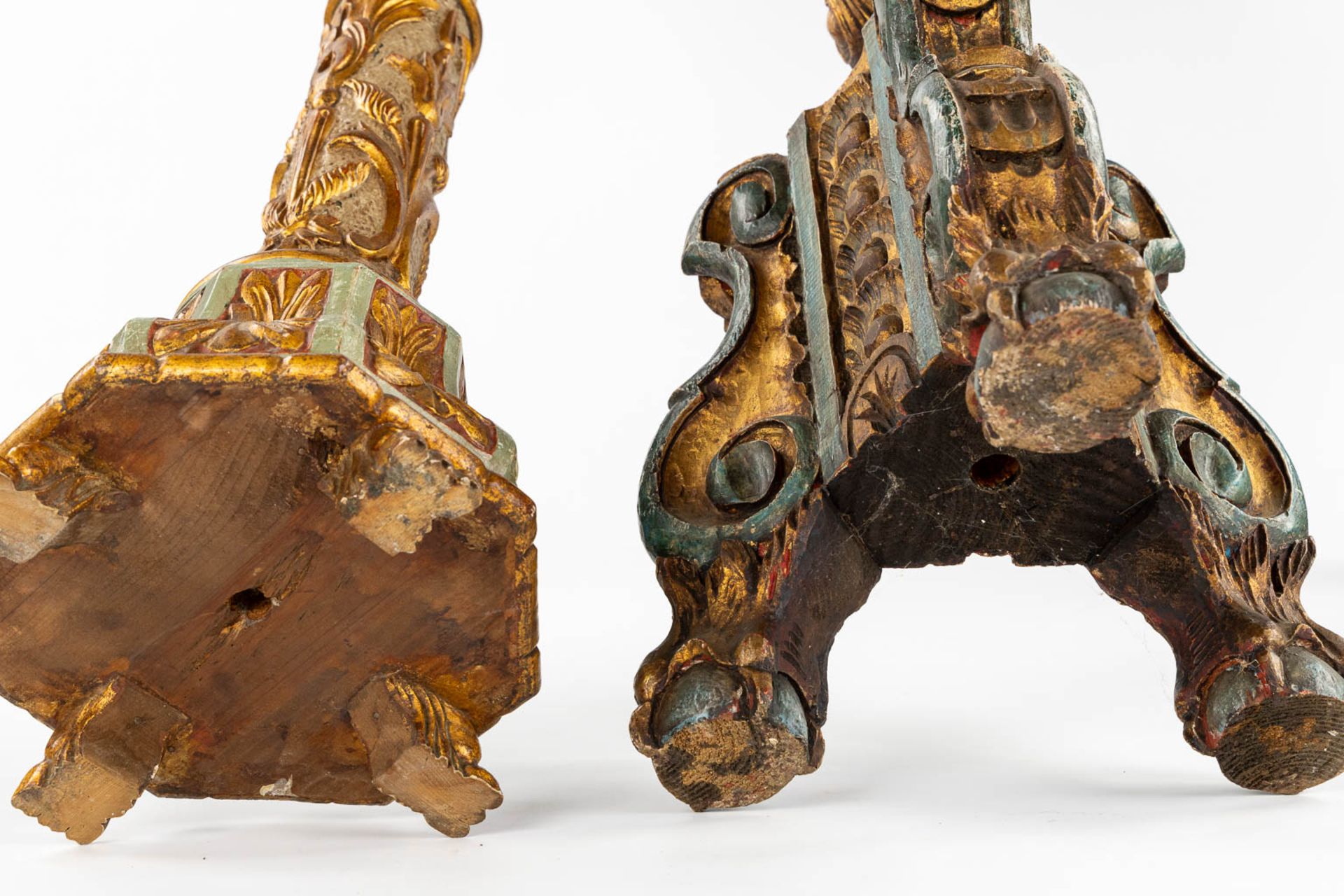 A pair of standing lamps, sculptured and patinated wood. Circa 1900. (H:144 cm) - Image 10 of 10