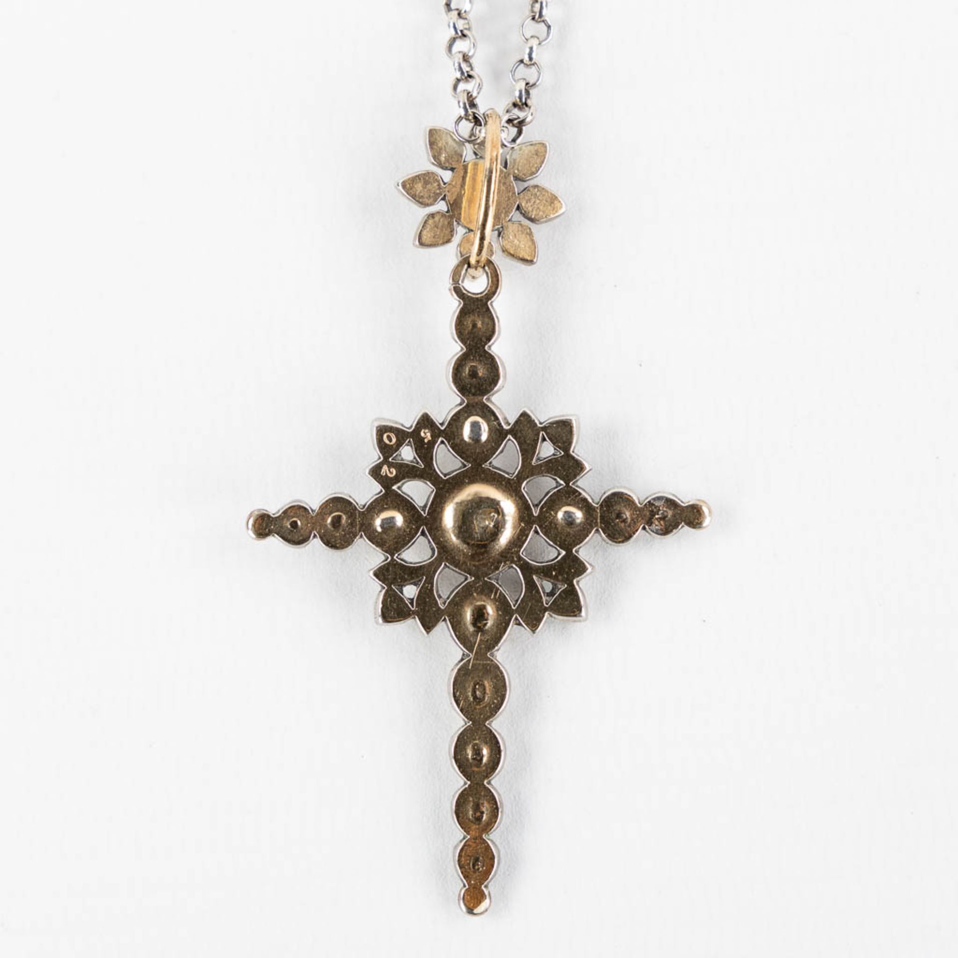 Three antique pendants in the shape of a crucifix, with old-cut diamonds. 18kt white and yelow gold. - Image 7 of 9