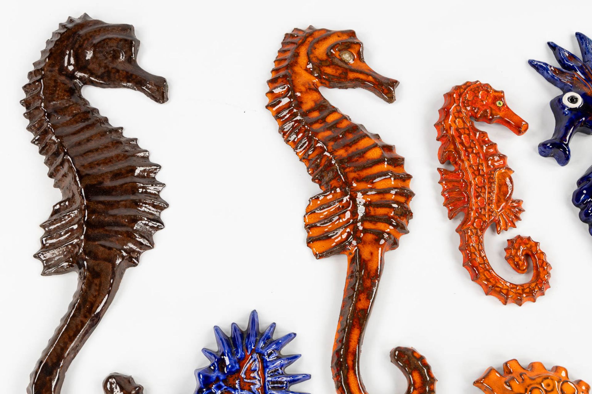 A decorative collection of ceramic Seahorses, circa 1960-1980. (H:52 cm) - Bild 6 aus 9