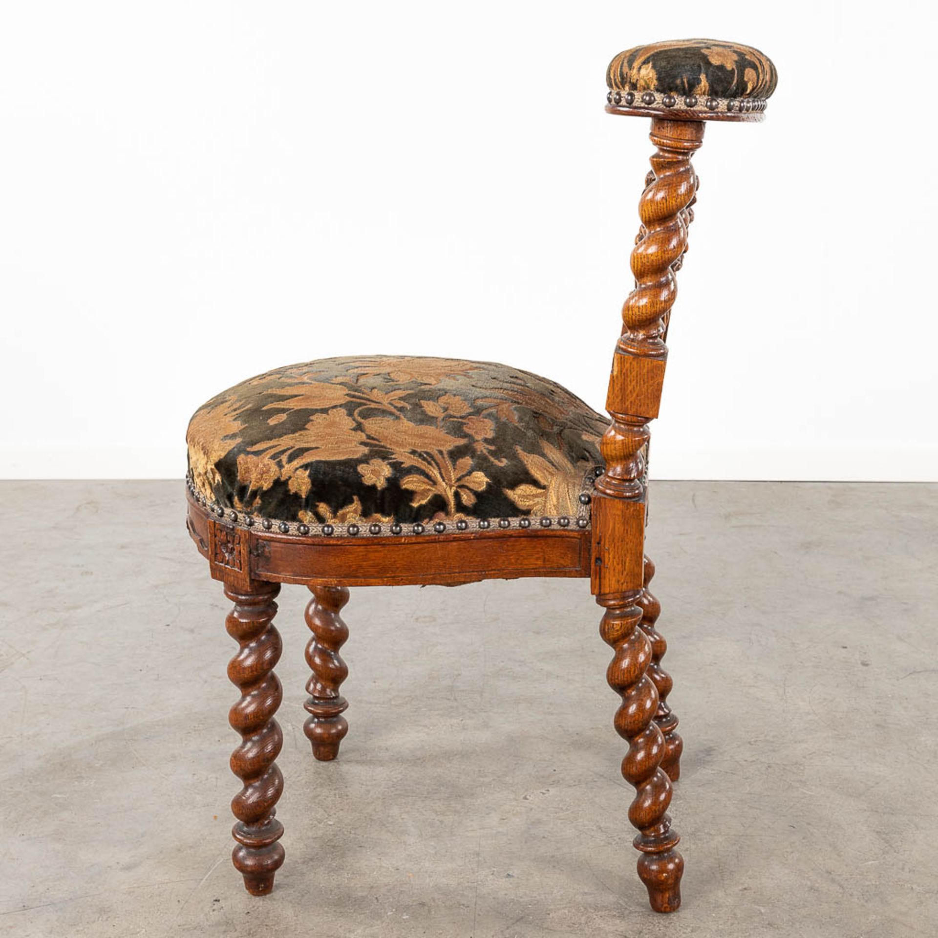 A set of 4 antique wood-sculptured smoker's chairs, oak. Circa 1900. (L:55 x W:44 x H:80 cm) - Bild 9 aus 15