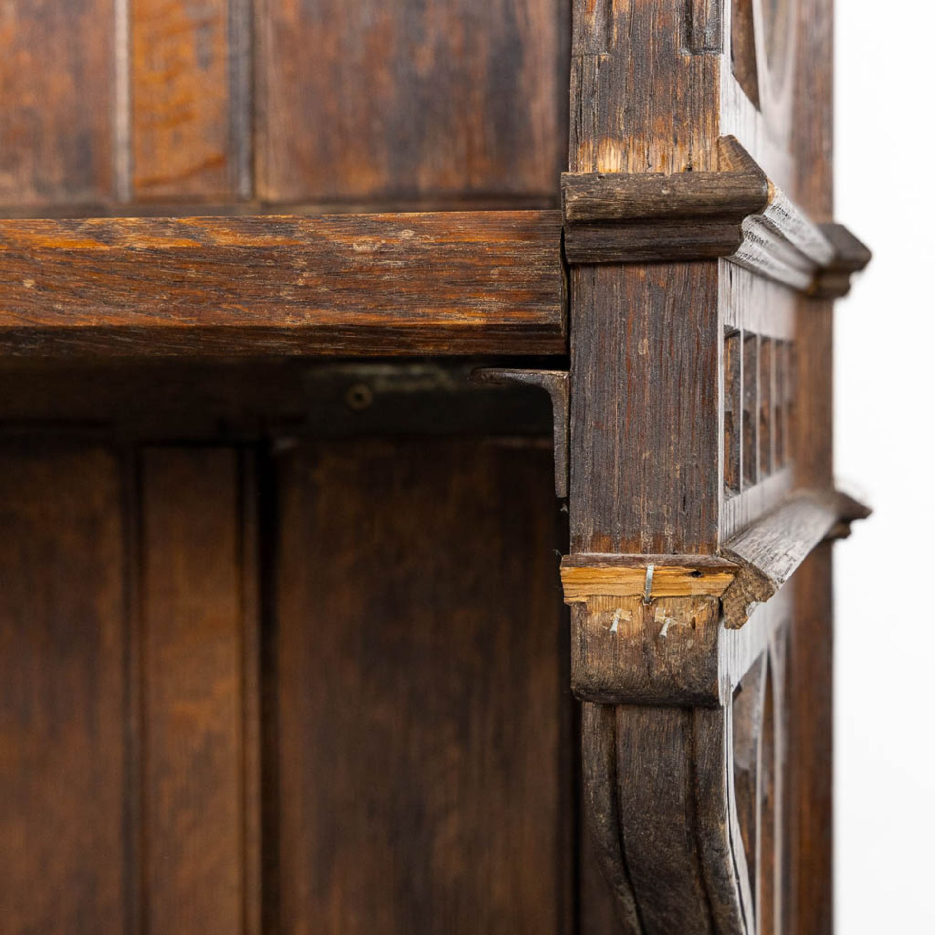 6 identical 'Church Benches' sculptured oak, Gothic Revival. (L:46 x W:164 x H:100 cm) - Image 11 of 12