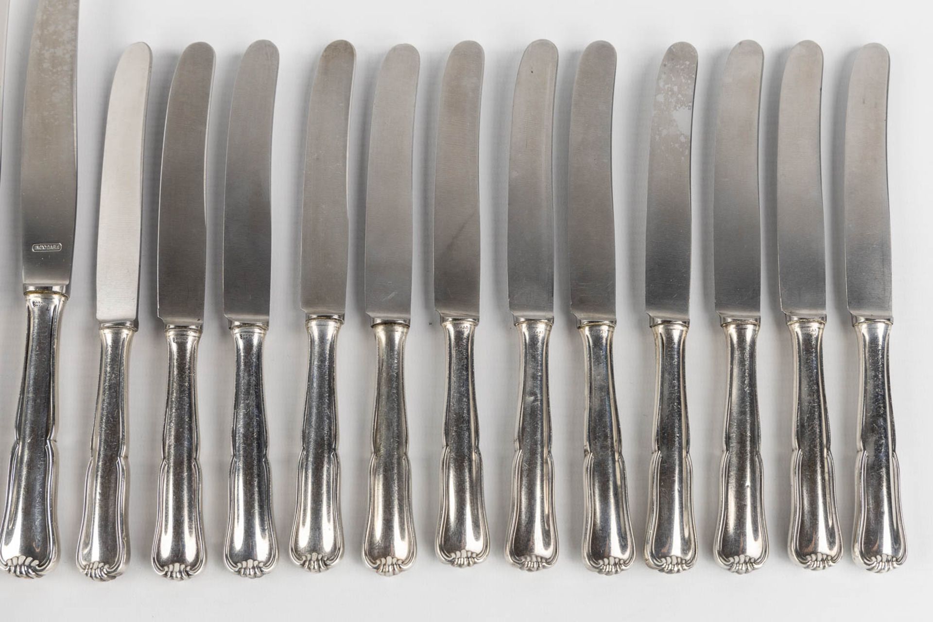 A large 82-piece silver cutlery, Germany. 800/1000. 2,673kg. (L:25,5 cm) - Bild 8 aus 14