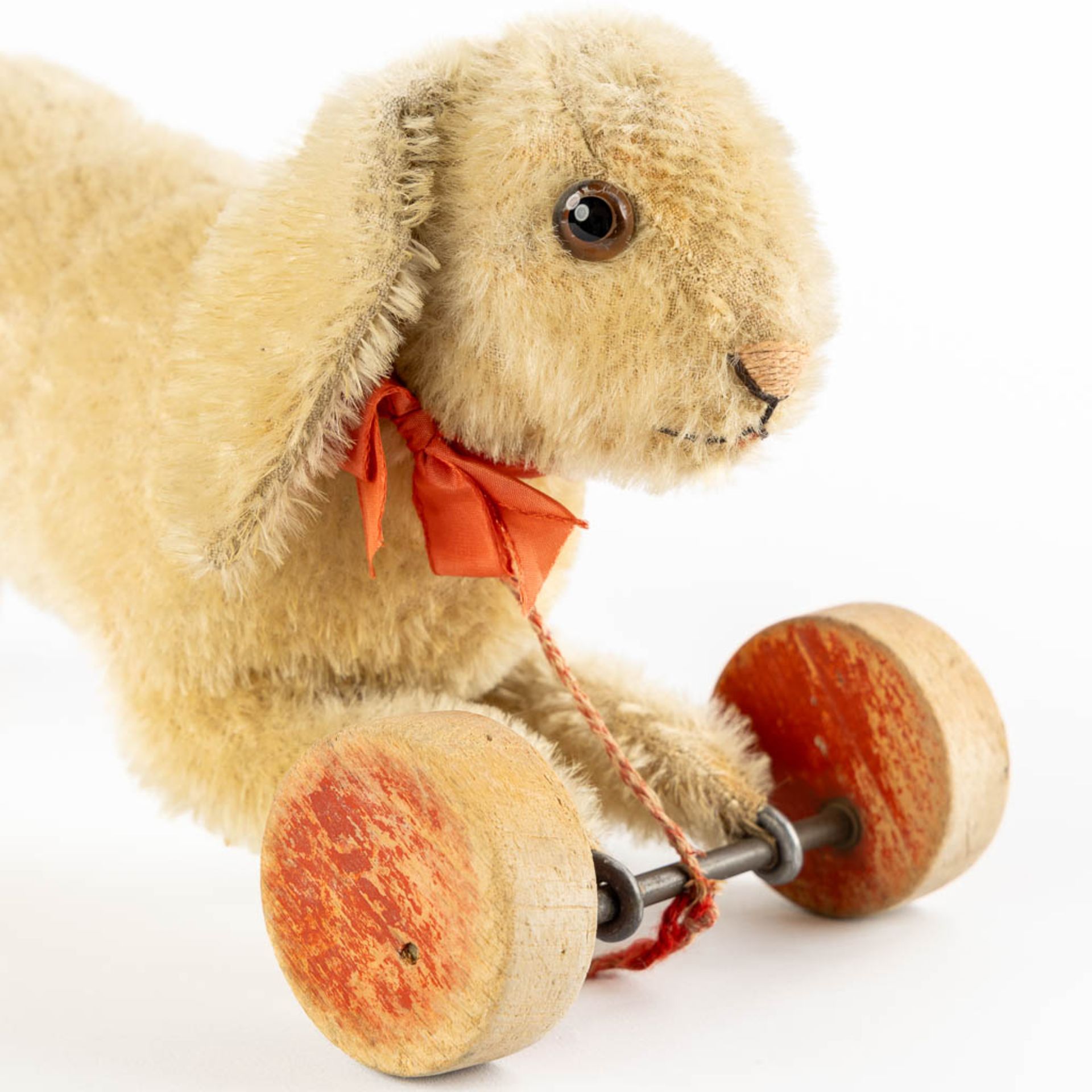 Steiff 'Rabbit on Wheels', 1926. (L:12 x W:29 x H:15,5 cm) - Bild 10 aus 13