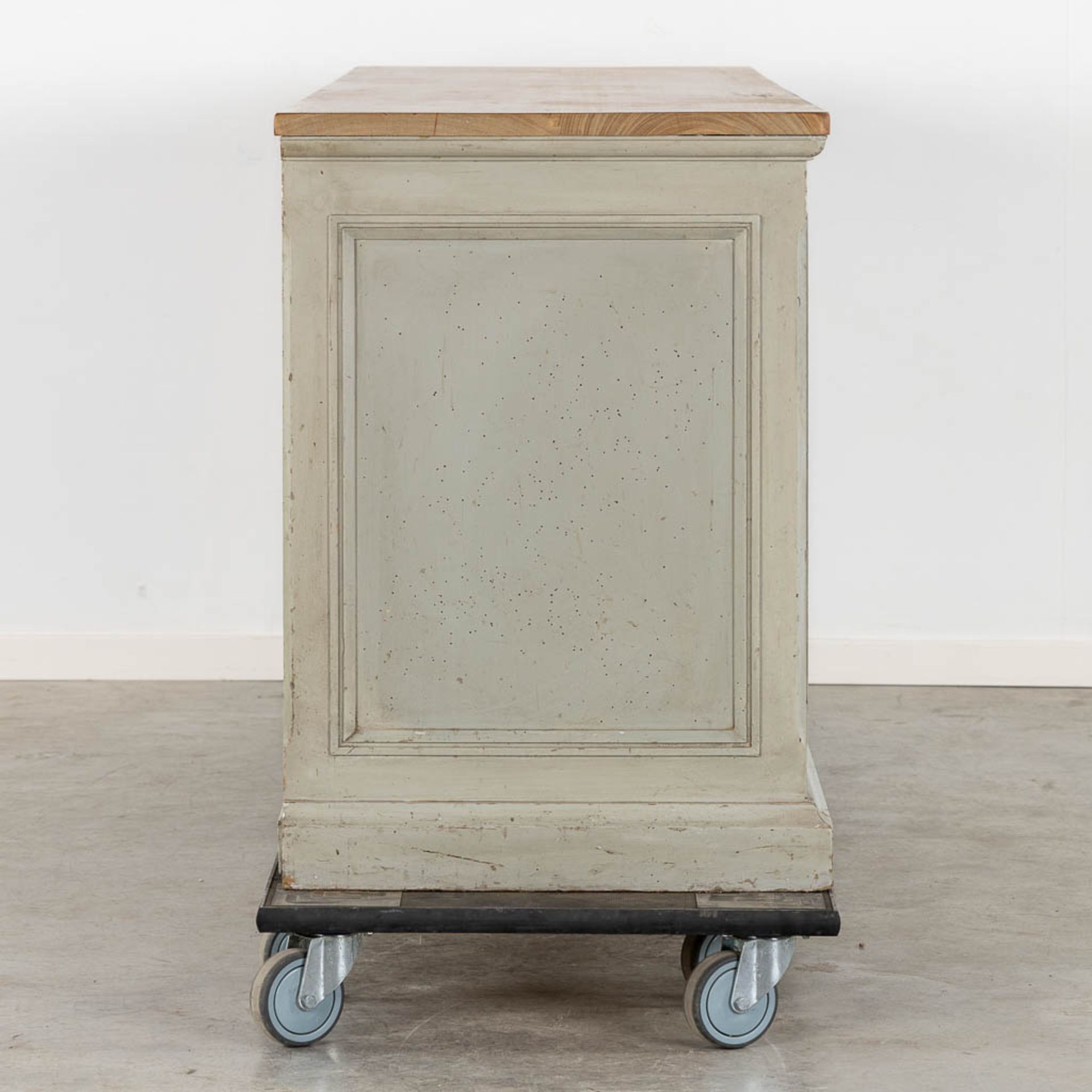 A large 'Shop Counter' patinated and oiled wood. 20th C. (L:57 x W:230 x H:80 cm) - Image 6 of 11