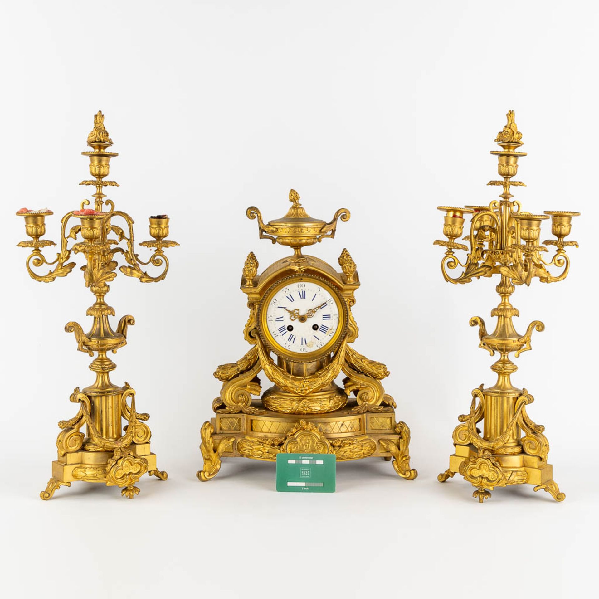 A three-piece mantle garniture clock and candelabra, gilt bronze. 19th C. (L:20 x W:32 x H:43 cm) - Bild 2 aus 13