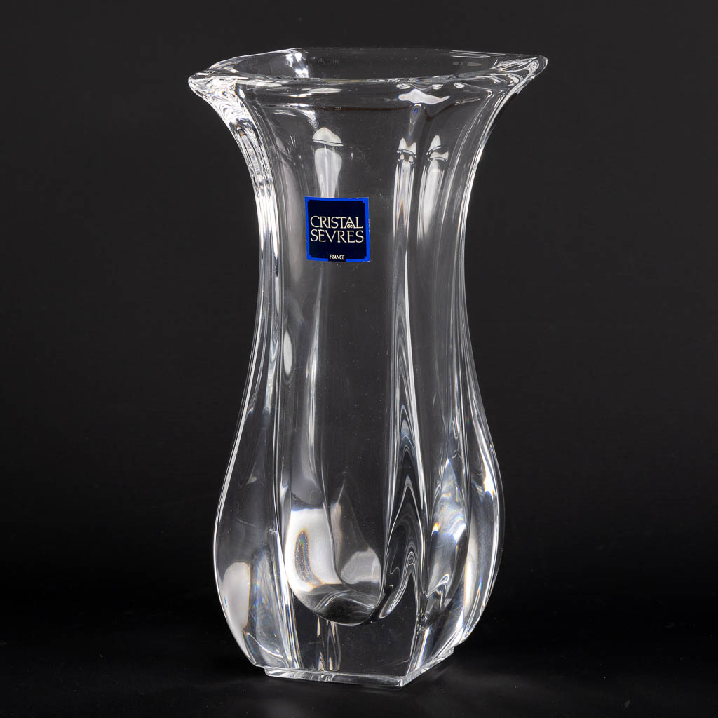 Cristal De Sèvres, a large crystal vase. (L:15 x W:18 x H:28 cm) - Image 3 of 14