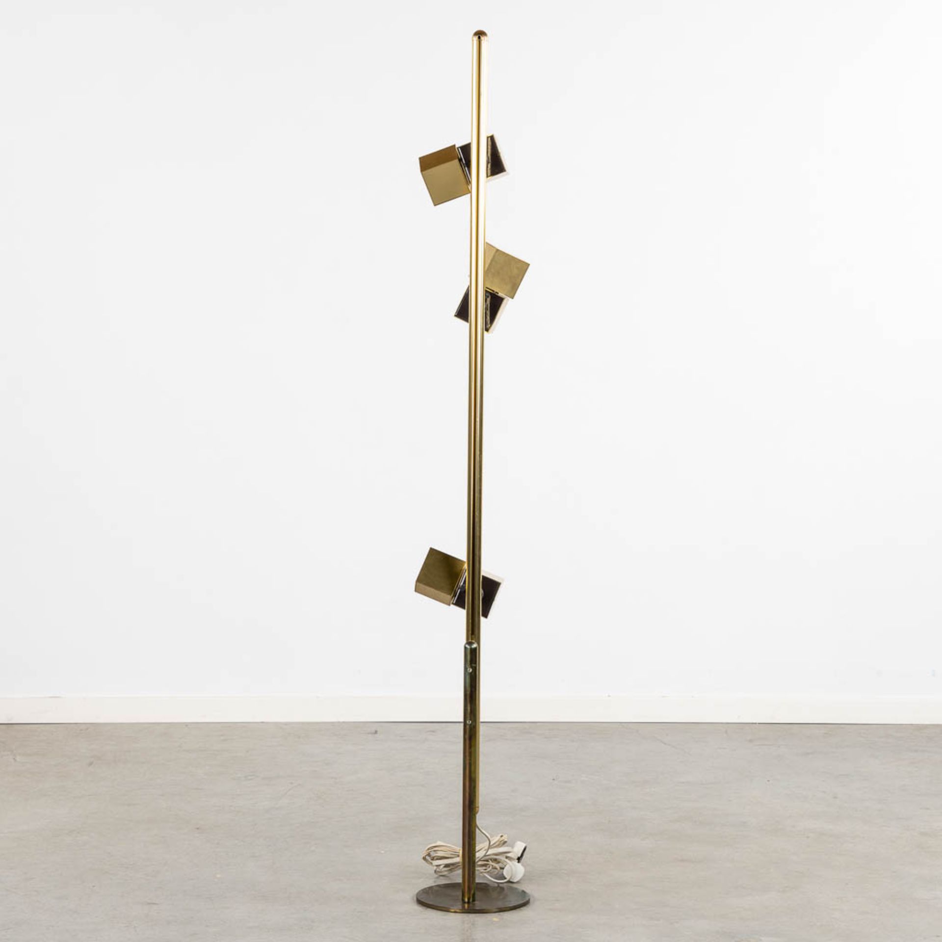 Concord, A decorative floor lamp, gilt brass. (H:167 cm) - Image 5 of 11