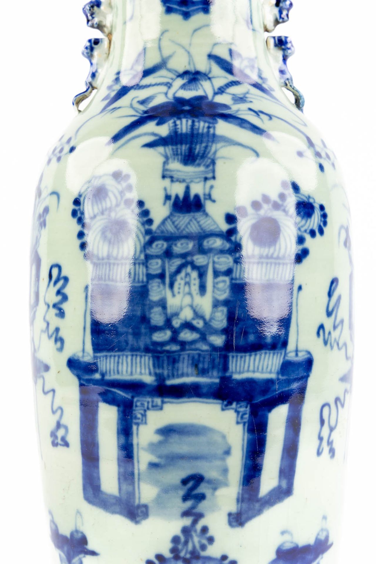 A Chinese celadon vase, decorated with flowers. 19th C. (H:56 x D:22 cm) - Bild 12 aus 12
