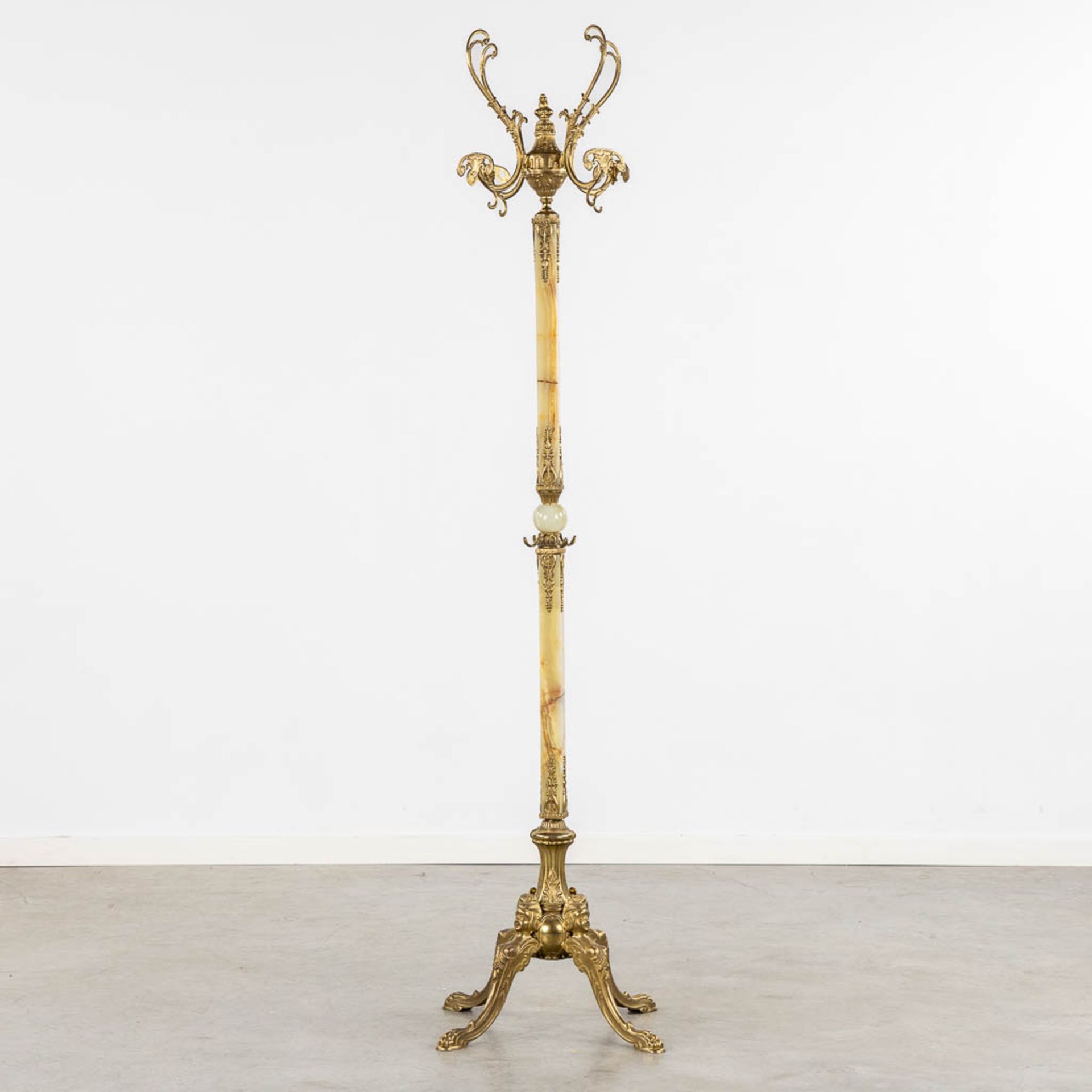 A coathanger, onyx and brass. Circa 1950. (L:40 x W:40 x H:180 cm)