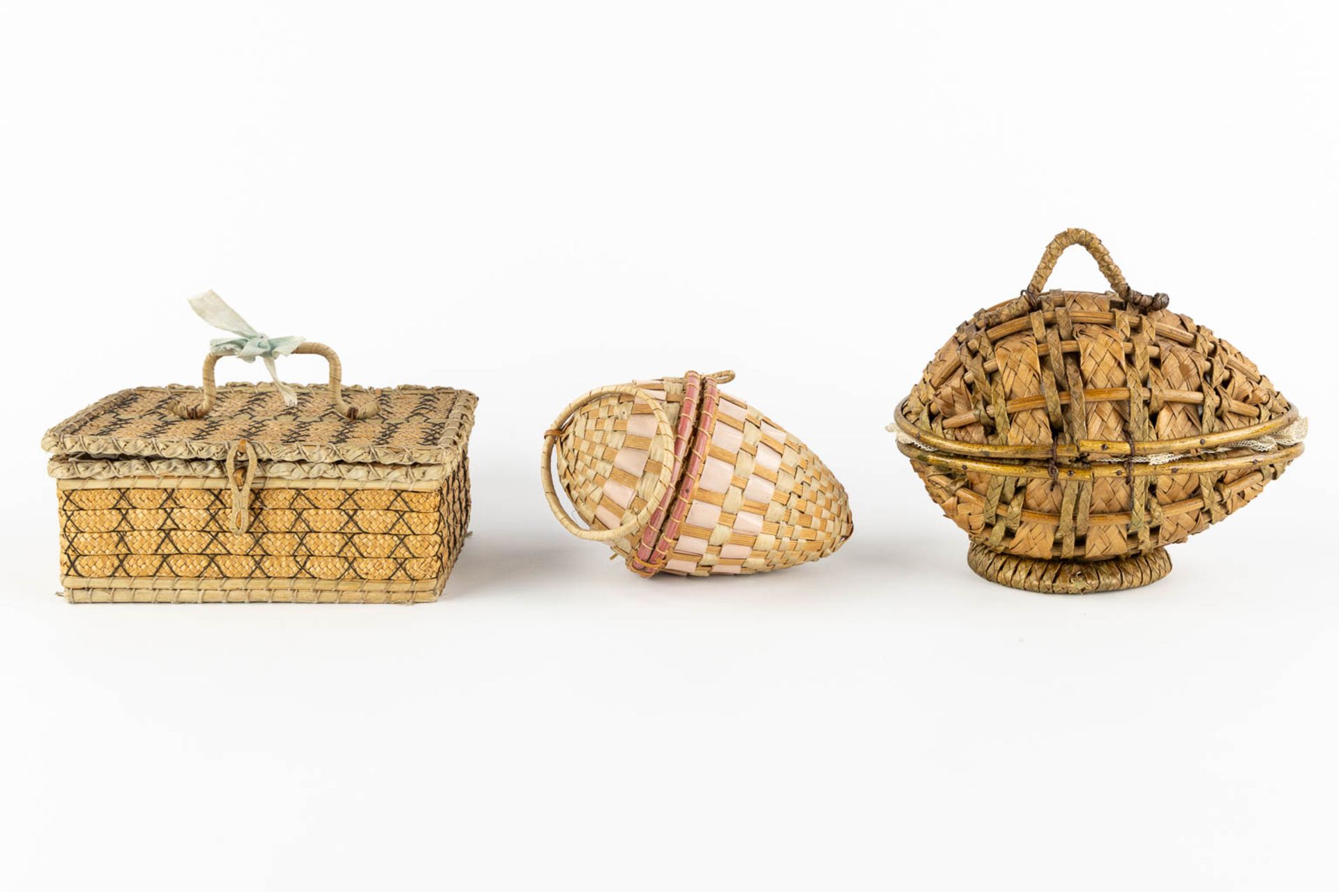 Three antique dolls, stored in a woven basket. (L:11,5 x W:17 x H:7 cm) - Image 3 of 13