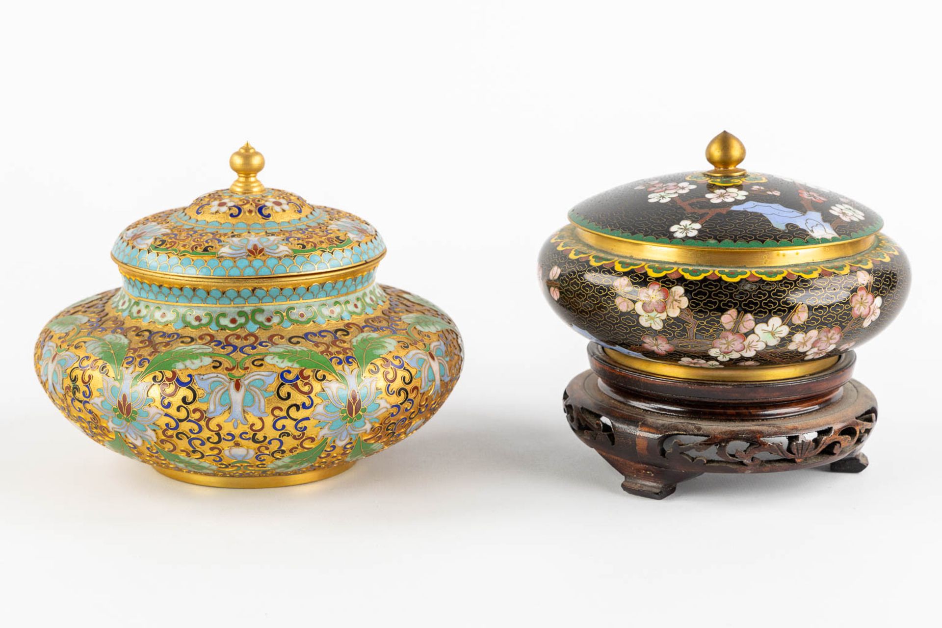 Twelve pieces of Cloisonné enamelled vases and trinklet bowls. Three pairs. (H:23 cm) - Image 3 of 14