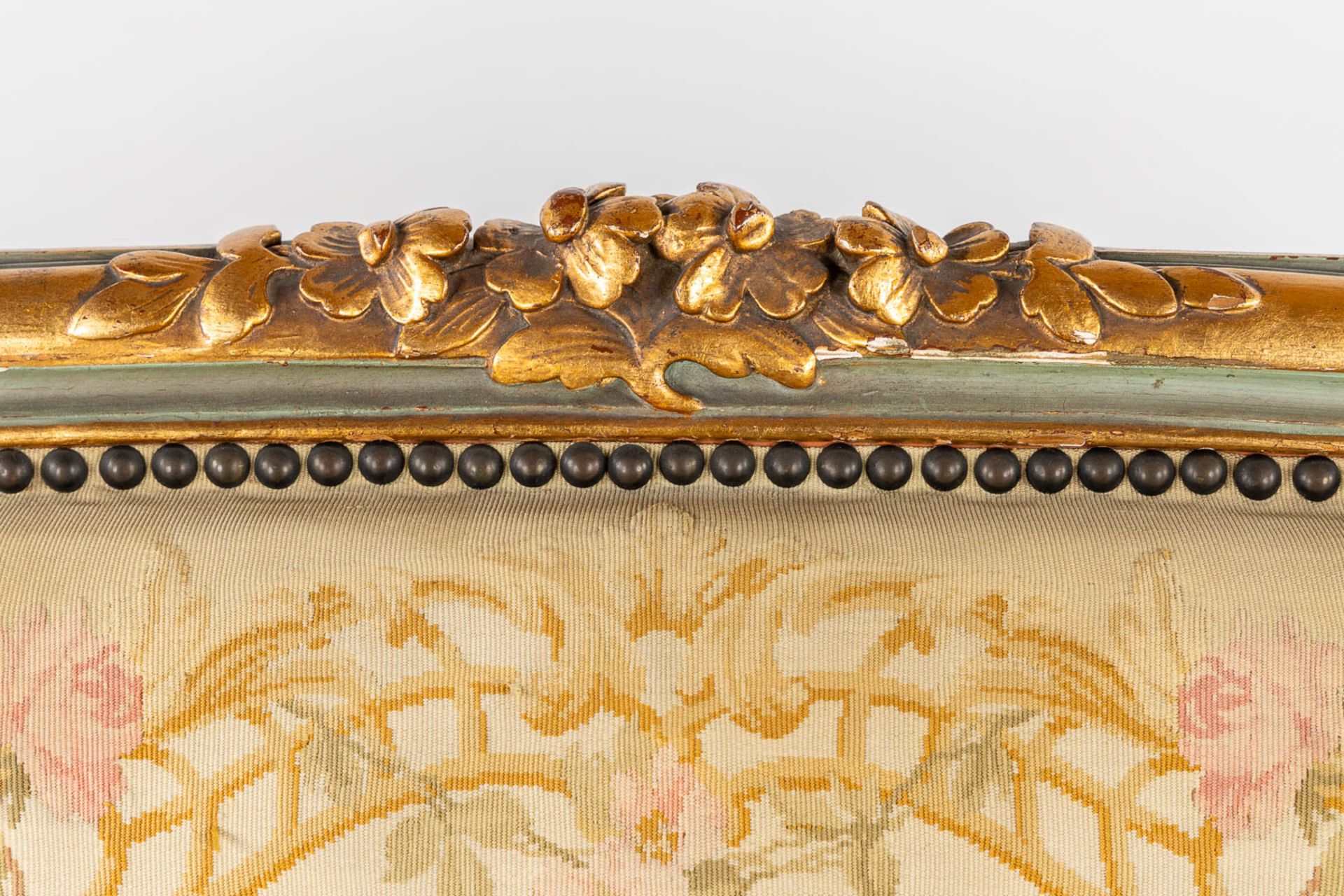 A Louis XV style sofa, upholstered with flower embroideries. (L:80 x W:175 x H:96 cm) - Bild 7 aus 11