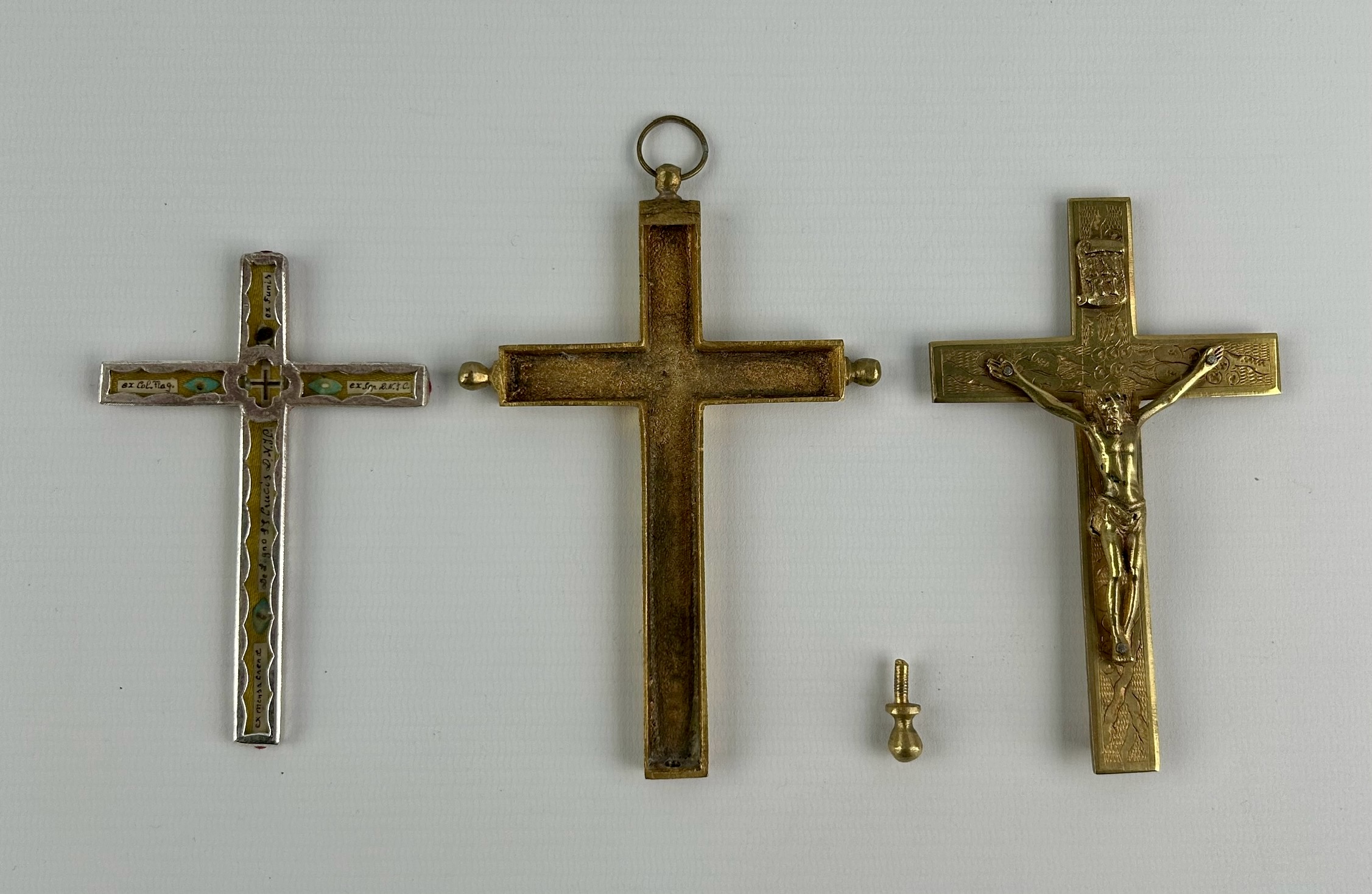 A reliquary crucifix with 5 relics and the original document, Domini Nostri Jesu Christi. (W:9 x H:1 - Image 2 of 12