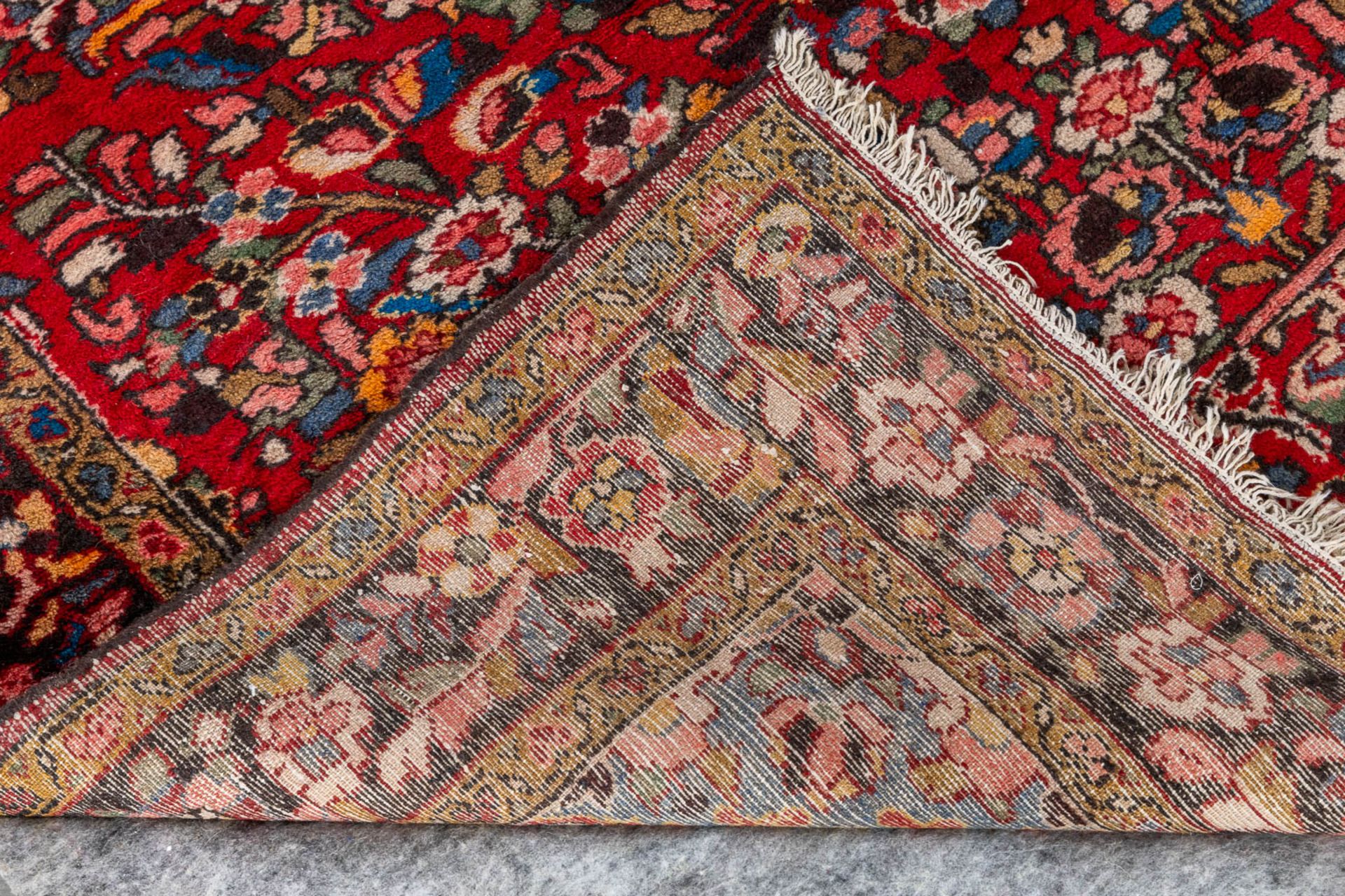 An Oriental hand-made carpet, Kashan. (L:217 x W:158 cm) - Image 8 of 8