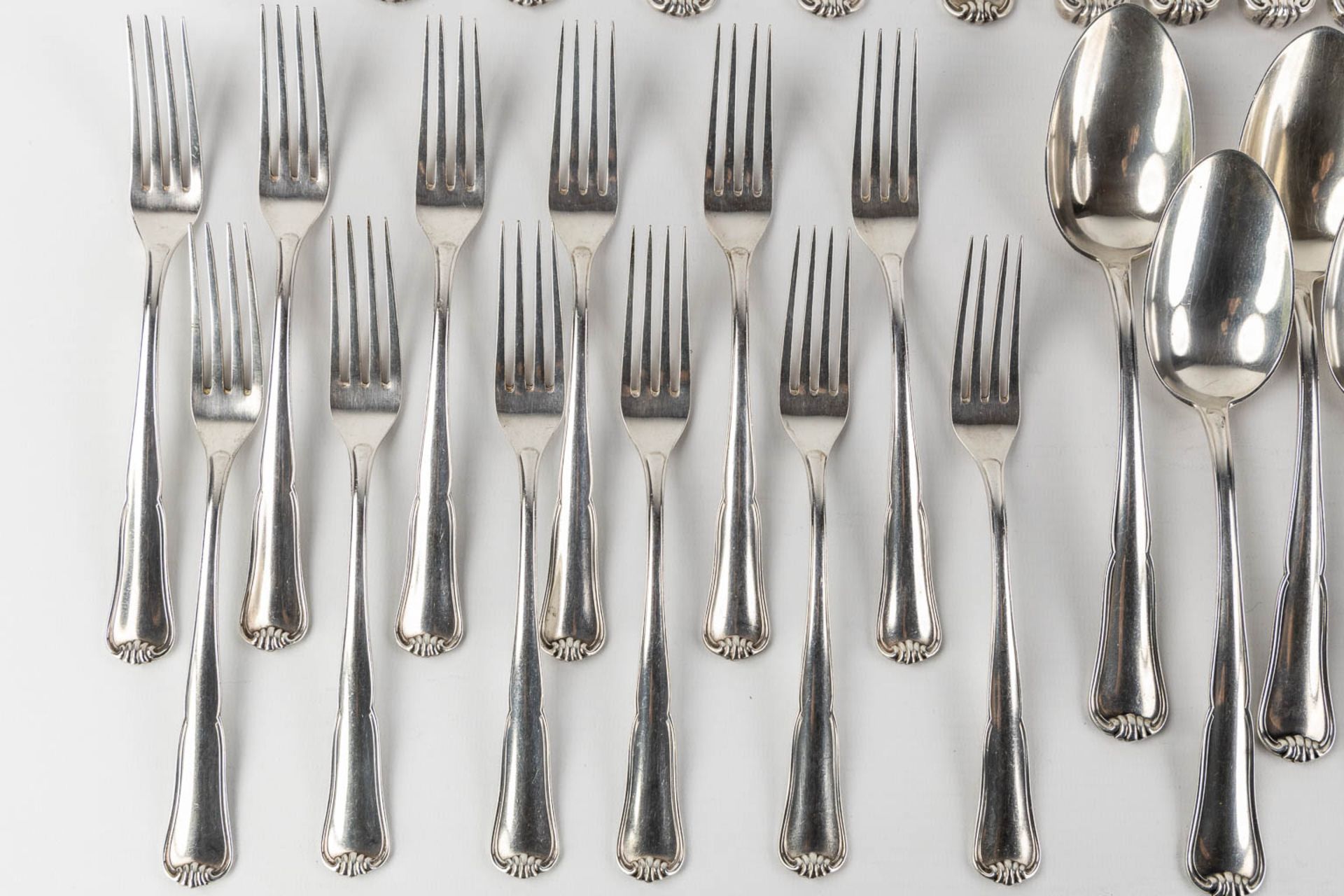 A large 82-piece silver cutlery, Germany. 800/1000. 2,673kg. (L:25,5 cm) - Image 6 of 14