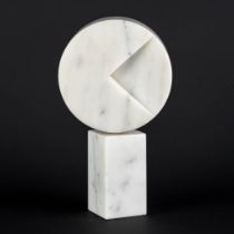 Hilde VAN SUMERE (1932-2013) 'Knipoog' Carrara marble. (L:7,5 x W:16 x H:28,5 cm)