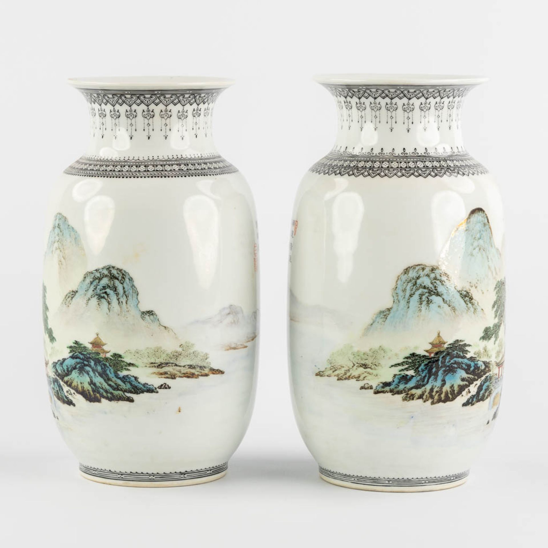A pair of Chinese vases with a mountain landscape, 20th C. (H:24 x D:14 cm) - Bild 5 aus 12