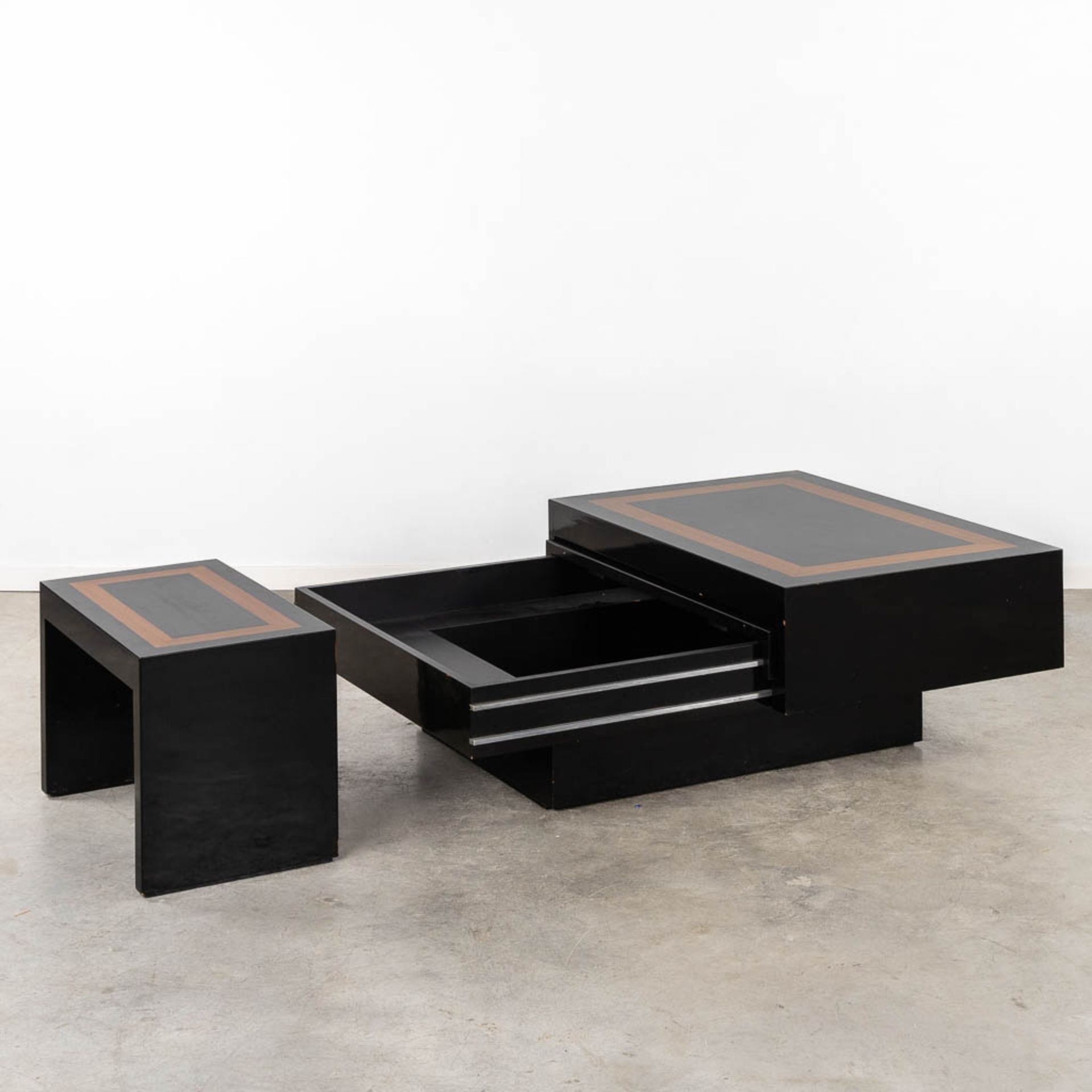 A slideable coffee table, added a bench. Lacquered wood. (L:110 x W:145 x H:47 cm) - Image 4 of 9