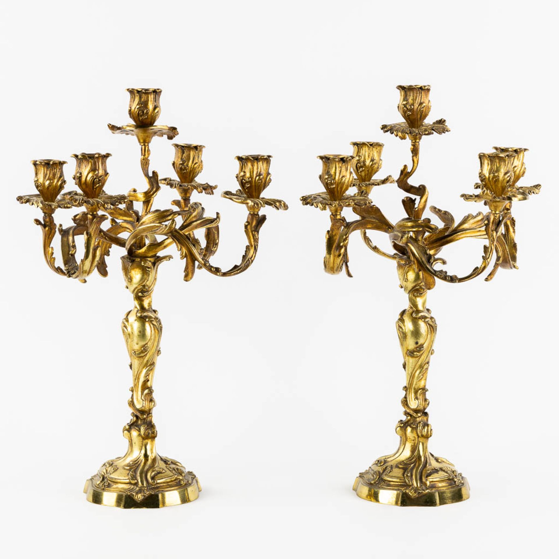 A pair of table candelabra, gilt bronze in Louis XV style. Circa 1900. (H:52 x D:37 cm) - Bild 3 aus 11