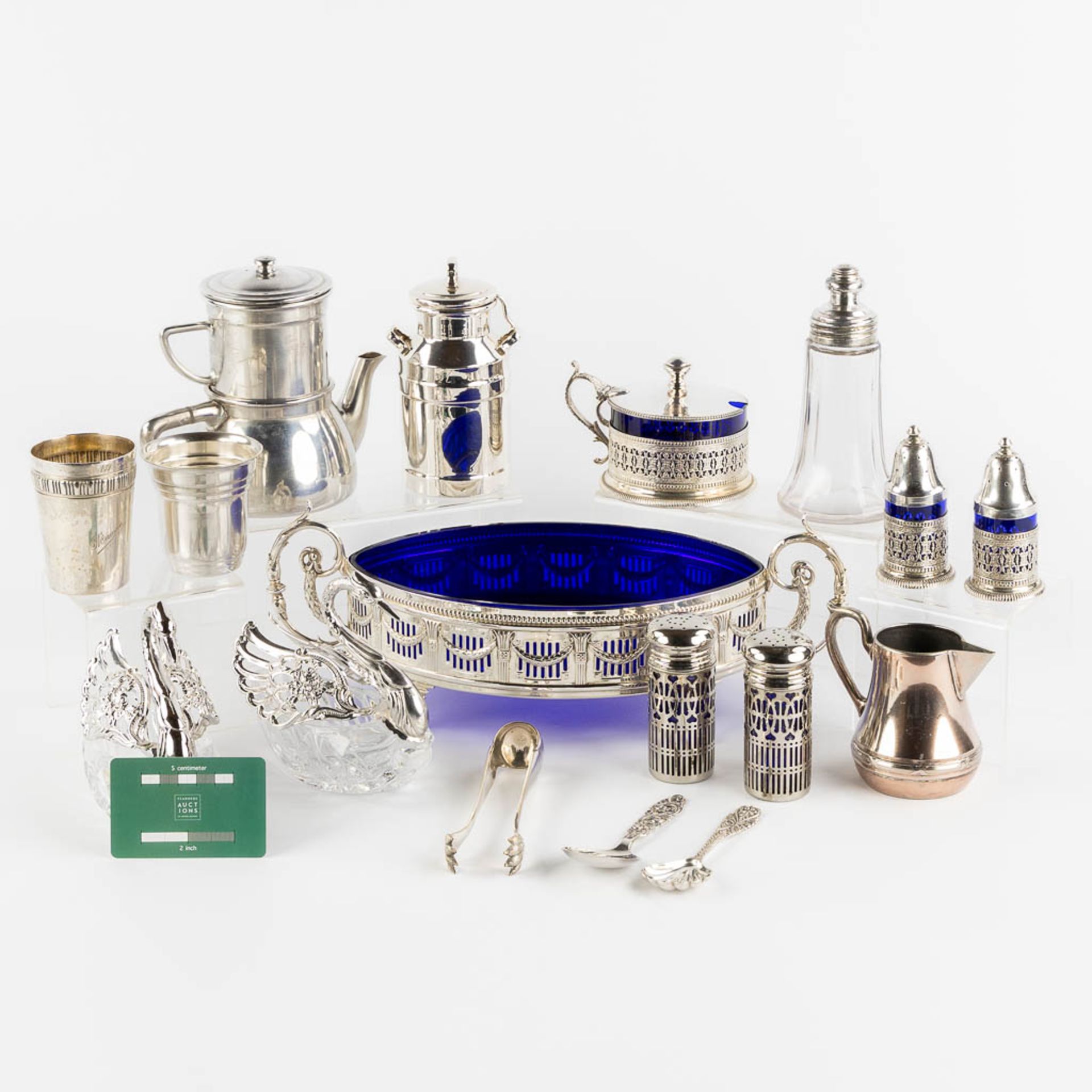 A large collection of silver and silver-plated objects, table accessories and serving ware. (L:16 x  - Bild 2 aus 29