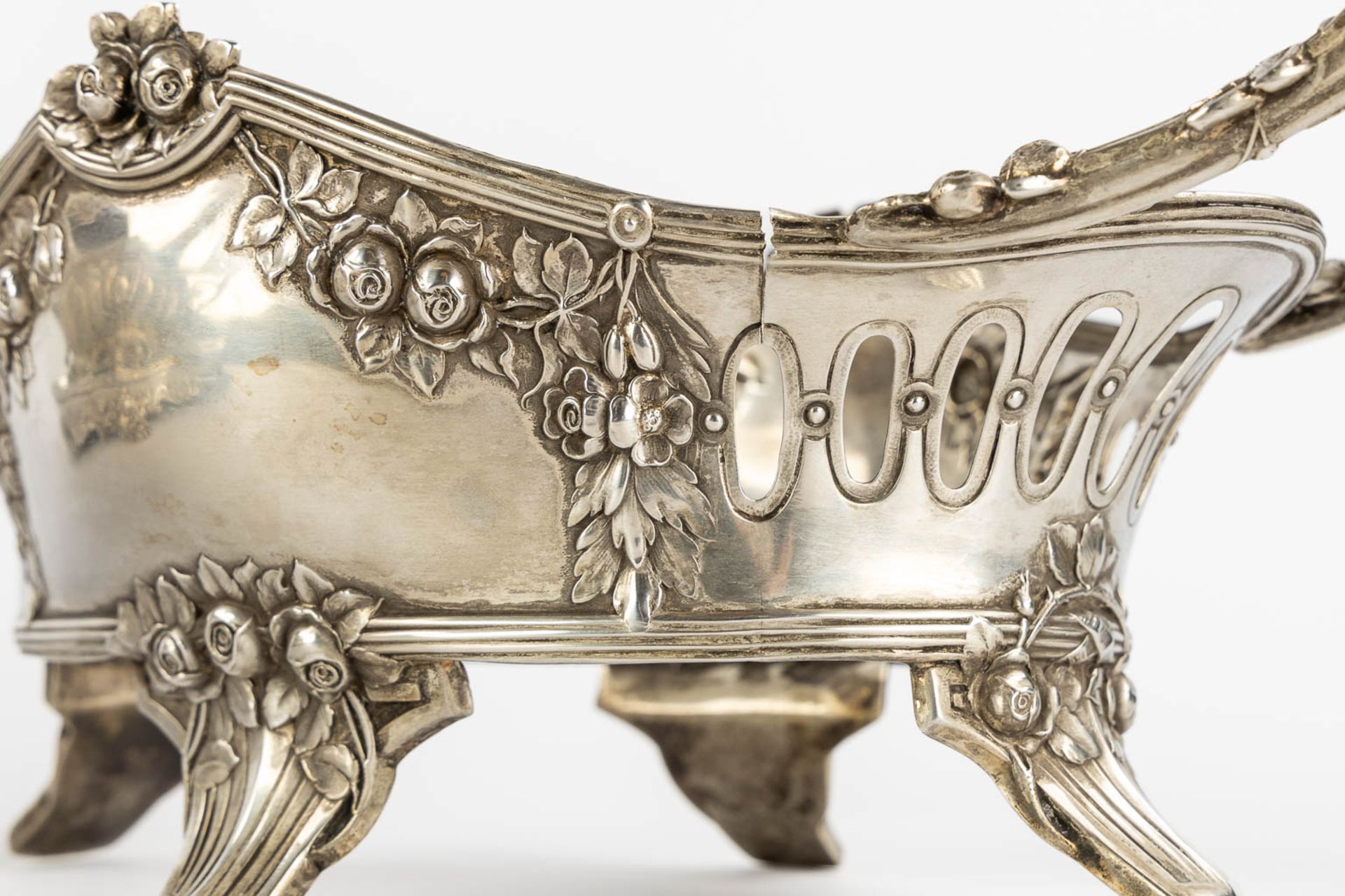 A large table centerpiece, silver, Germany. Added a basket. Circa 1900. (L:38 x W:54 x H:23 cm) - Bild 7 aus 12