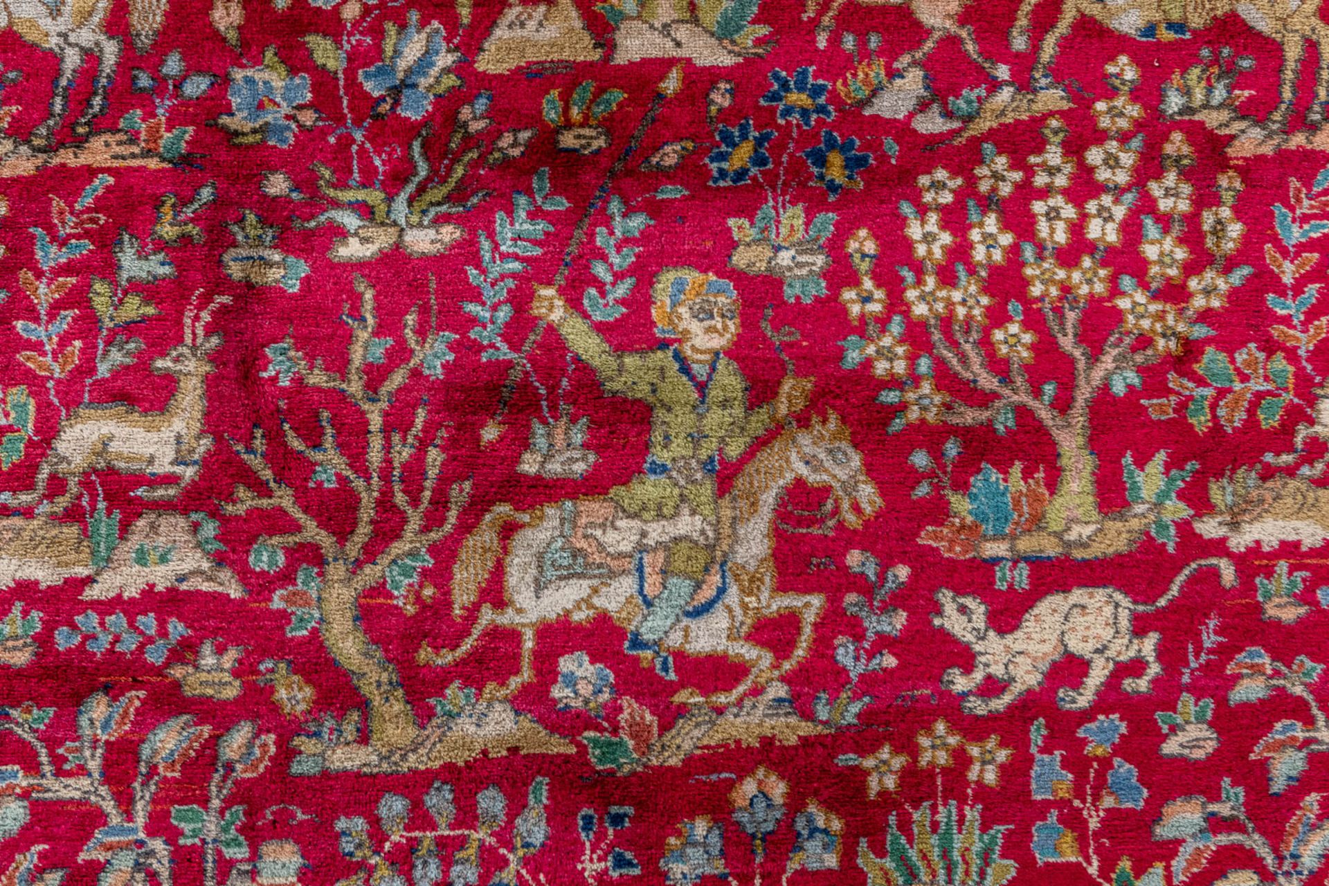 A large Oriental hand made carpet, hunting scènes, Tabriz. (L:329 x W:252 cm) - Bild 9 aus 16