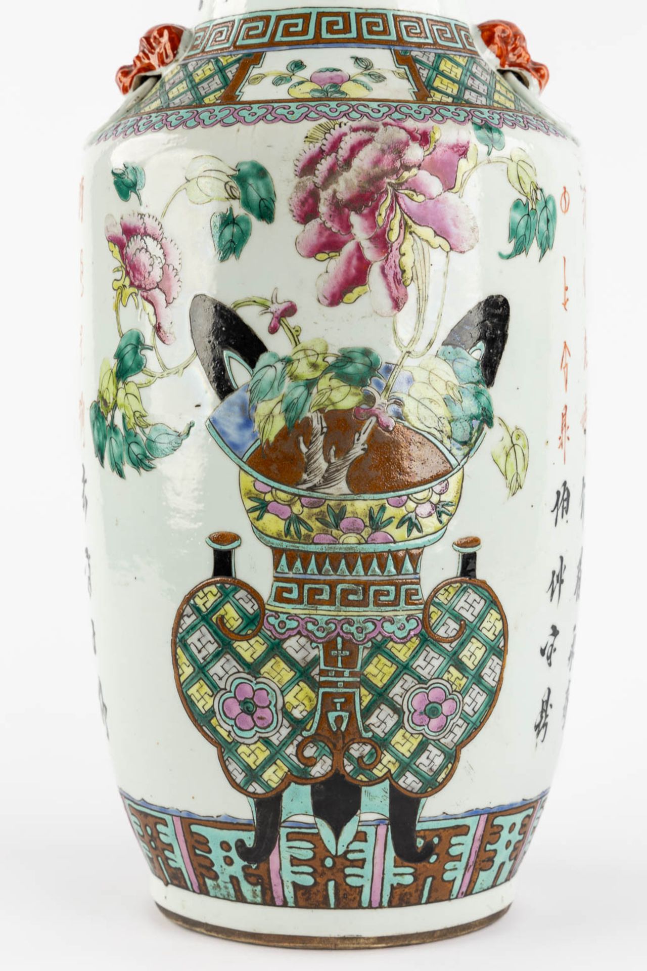A Chinese Famille Rose vase, decorated with bonsai and flowers. (H:56 x D:21 cm) - Bild 10 aus 12