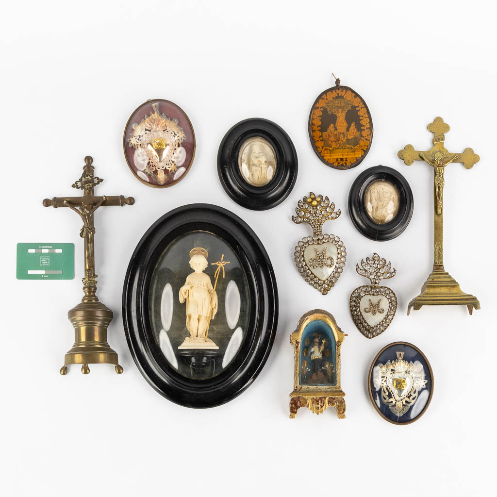 11 pieces of 'Devotionalia', Meerschaum, Sacred Heart and other various items. (W:23 x H:31 cm) - Image 2 of 16